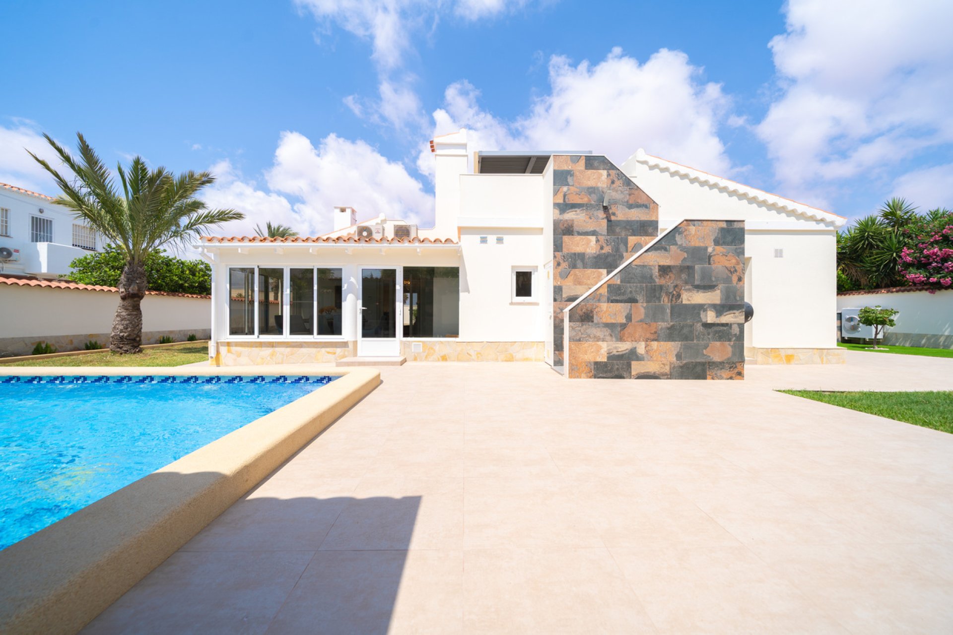 Használt Ingatlanok - Villa -
Torrevieja - Torreta
