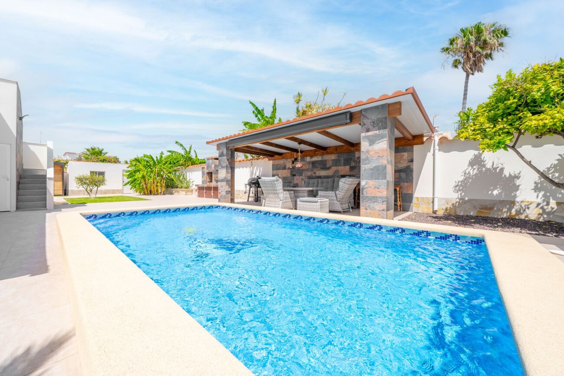 Használt Ingatlanok - Villa -
Torrevieja - Torreta