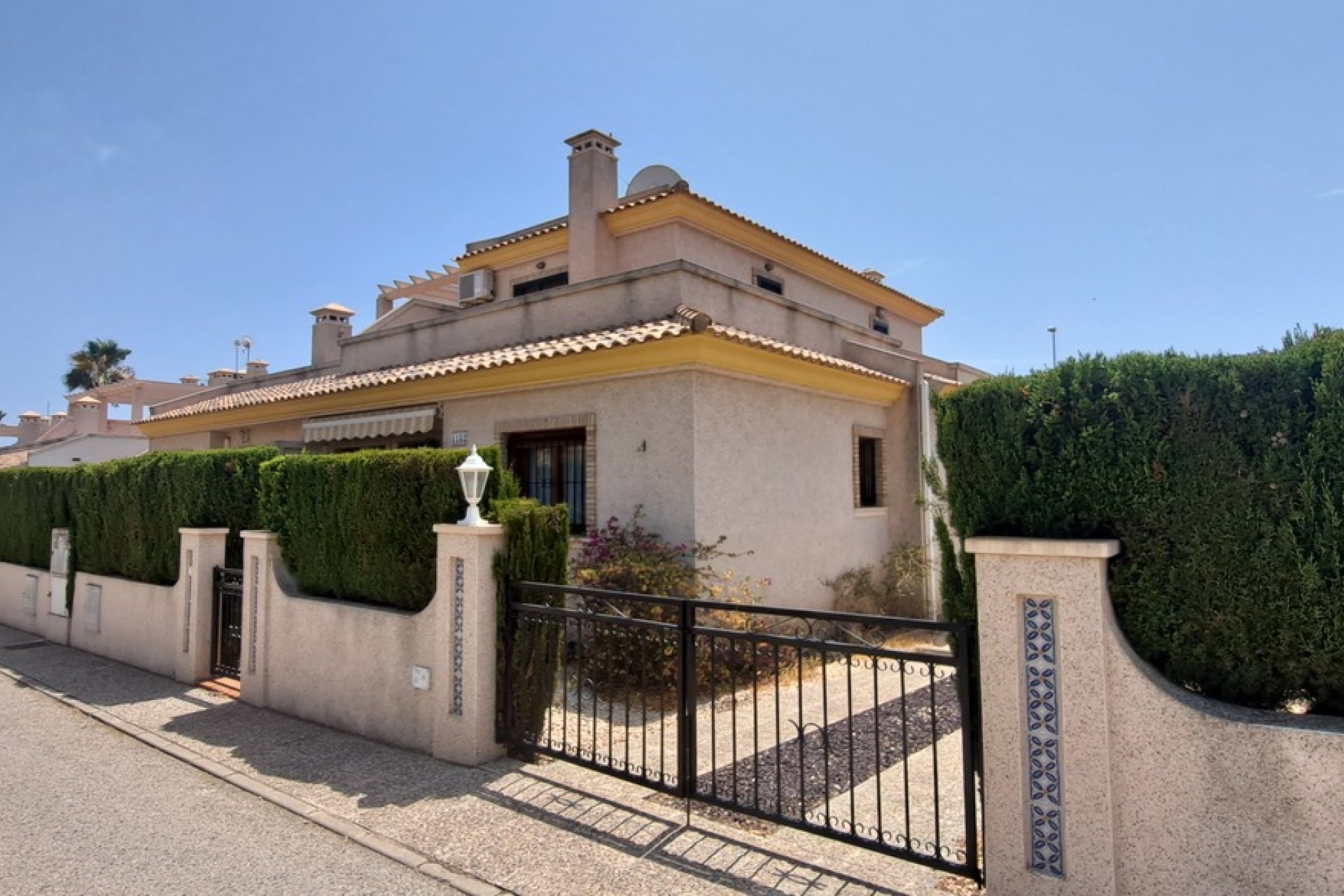 Használt Ingatlanok - Villa -
Villamartin - Costa Blanca