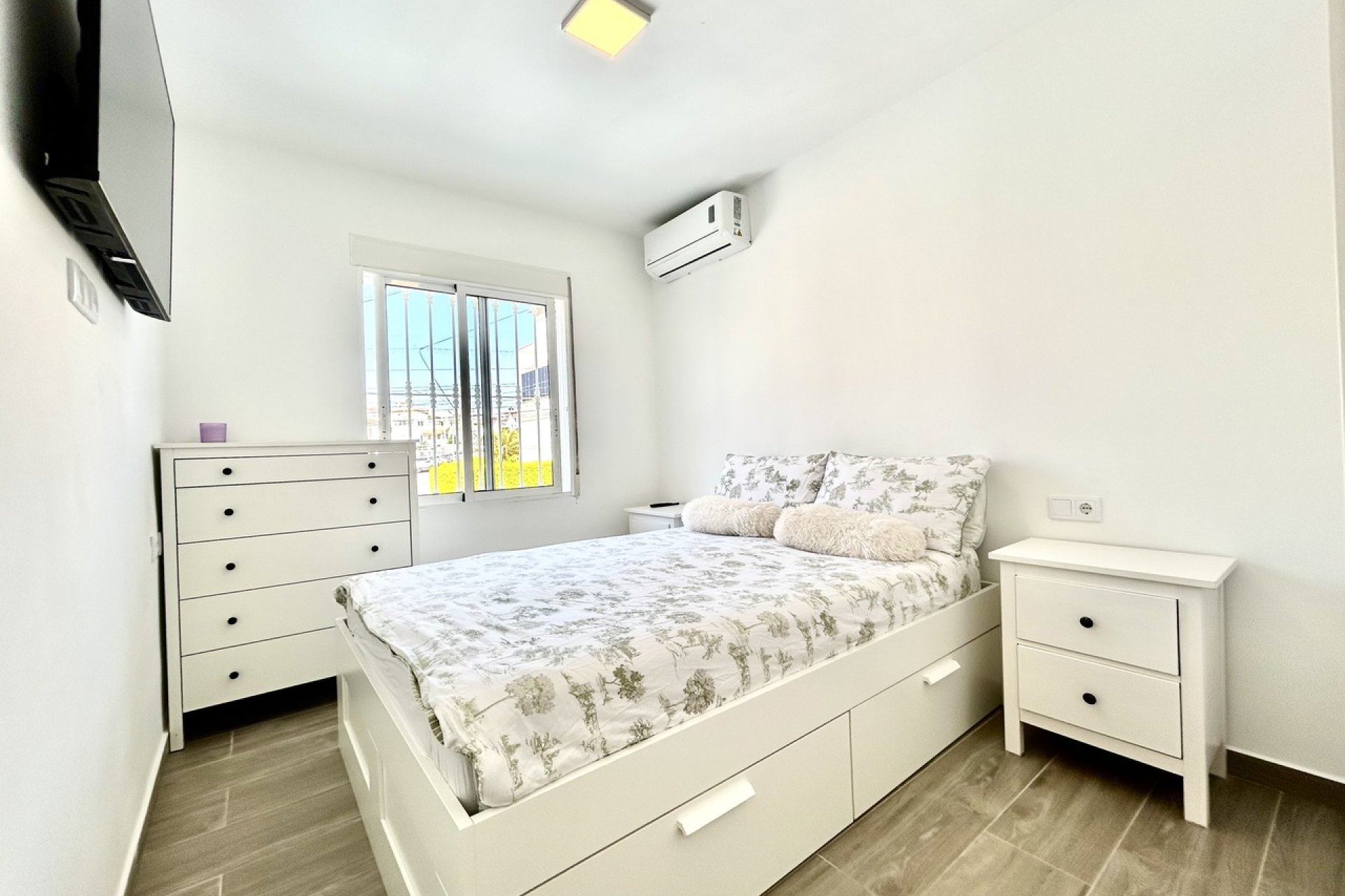 Használt Ingatlanok - Villa -
Villamartin - Costa Blanca