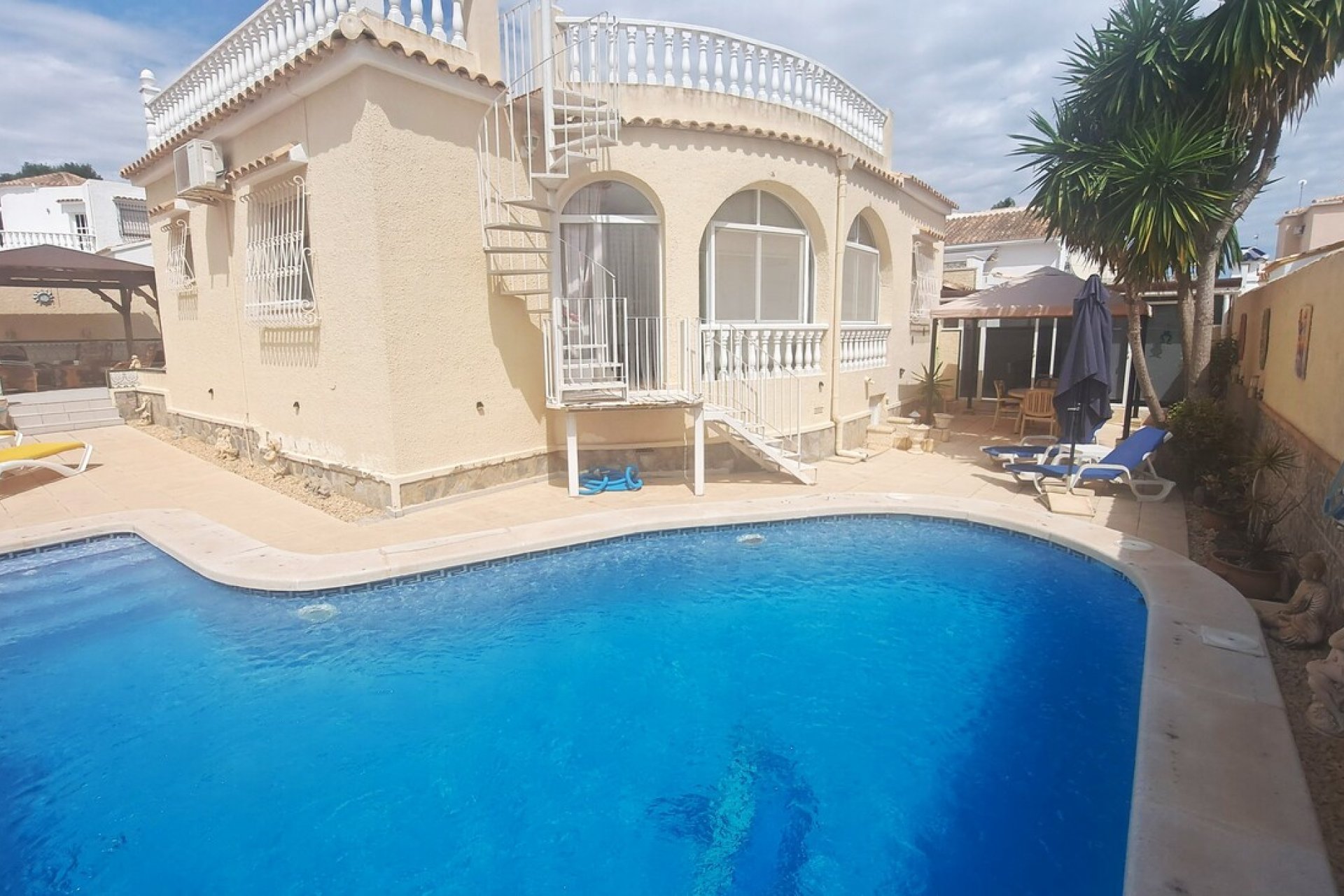 Használt Ingatlanok - Villa -
Villamartin - Costa Blanca