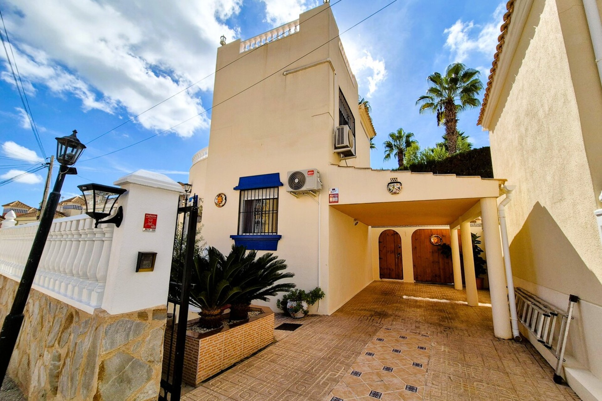 Használt Ingatlanok - Villa -
Villamartin - Costa Blanca