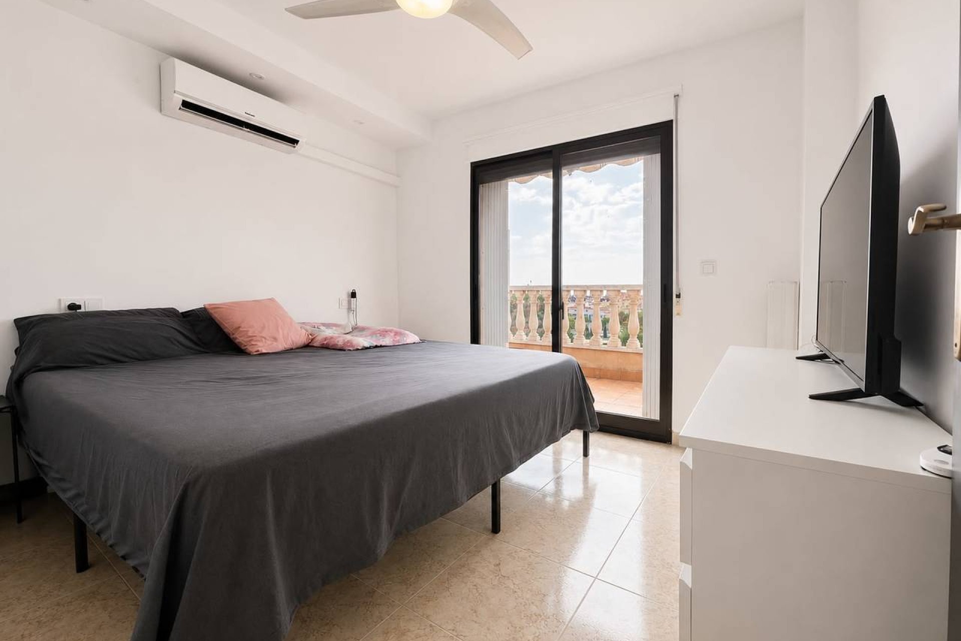 Használt Ingatlanok - Villa -
Villamartin - Costa Blanca
