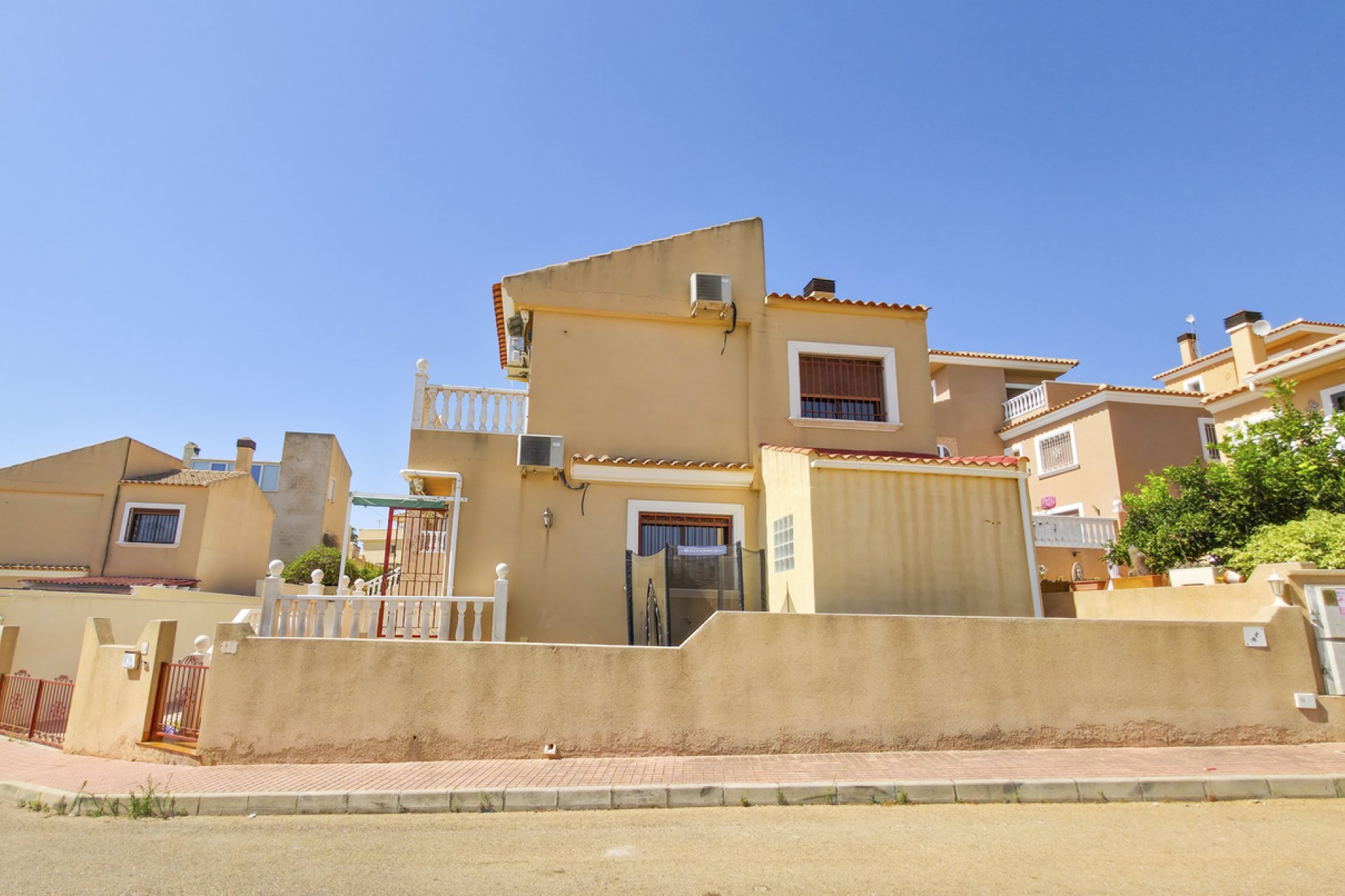Használt Ingatlanok - Villa -
Villamartin - Costa Blanca