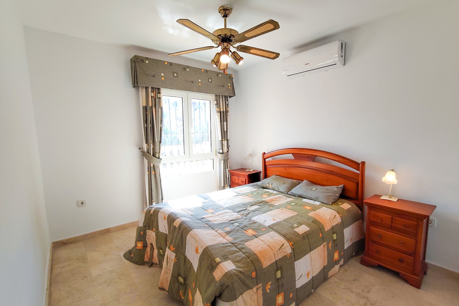 Használt Ingatlanok - Villa -
Villamartin - Costa Blanca