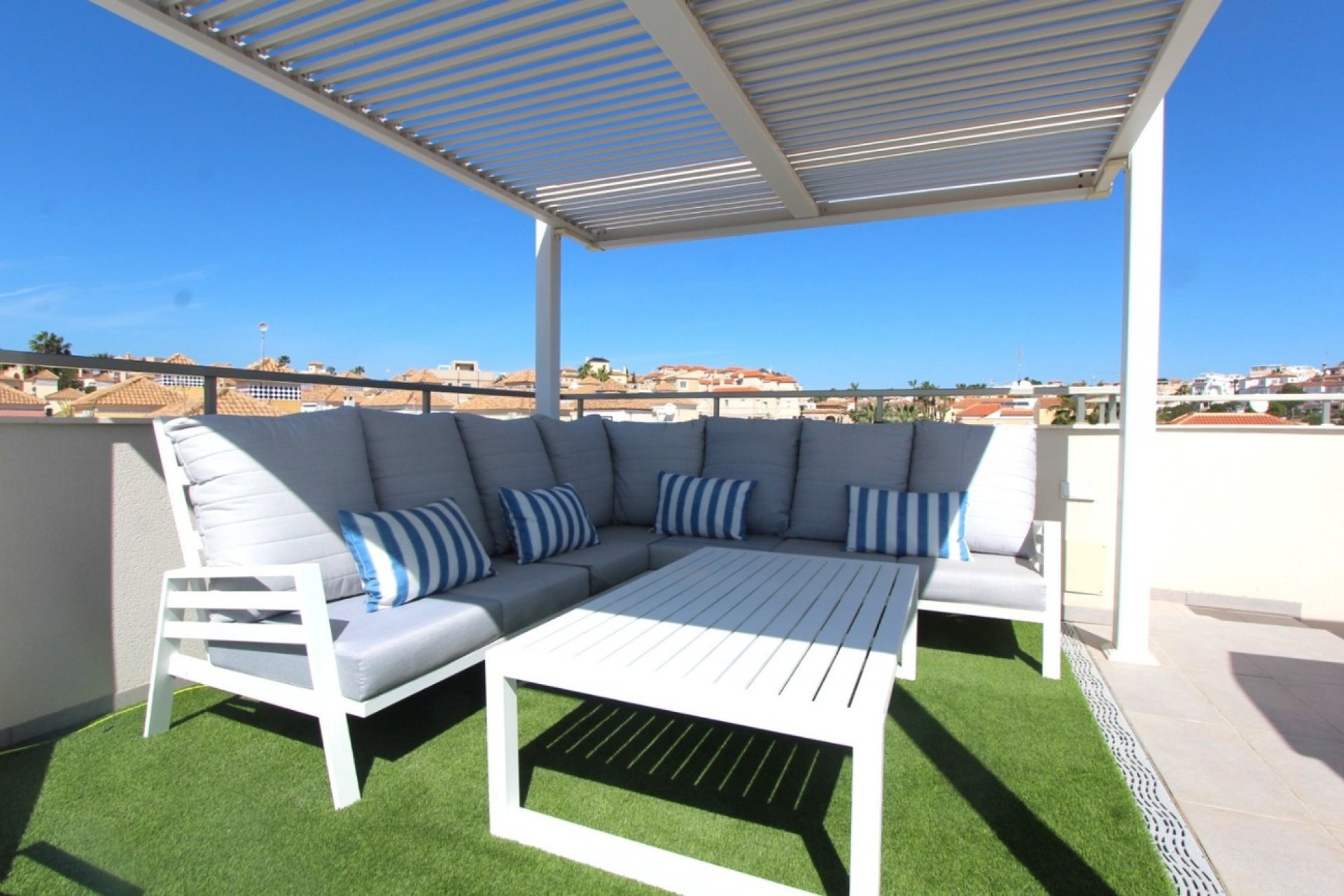 Használt Ingatlanok - Villa -
Villamartin - El Galan