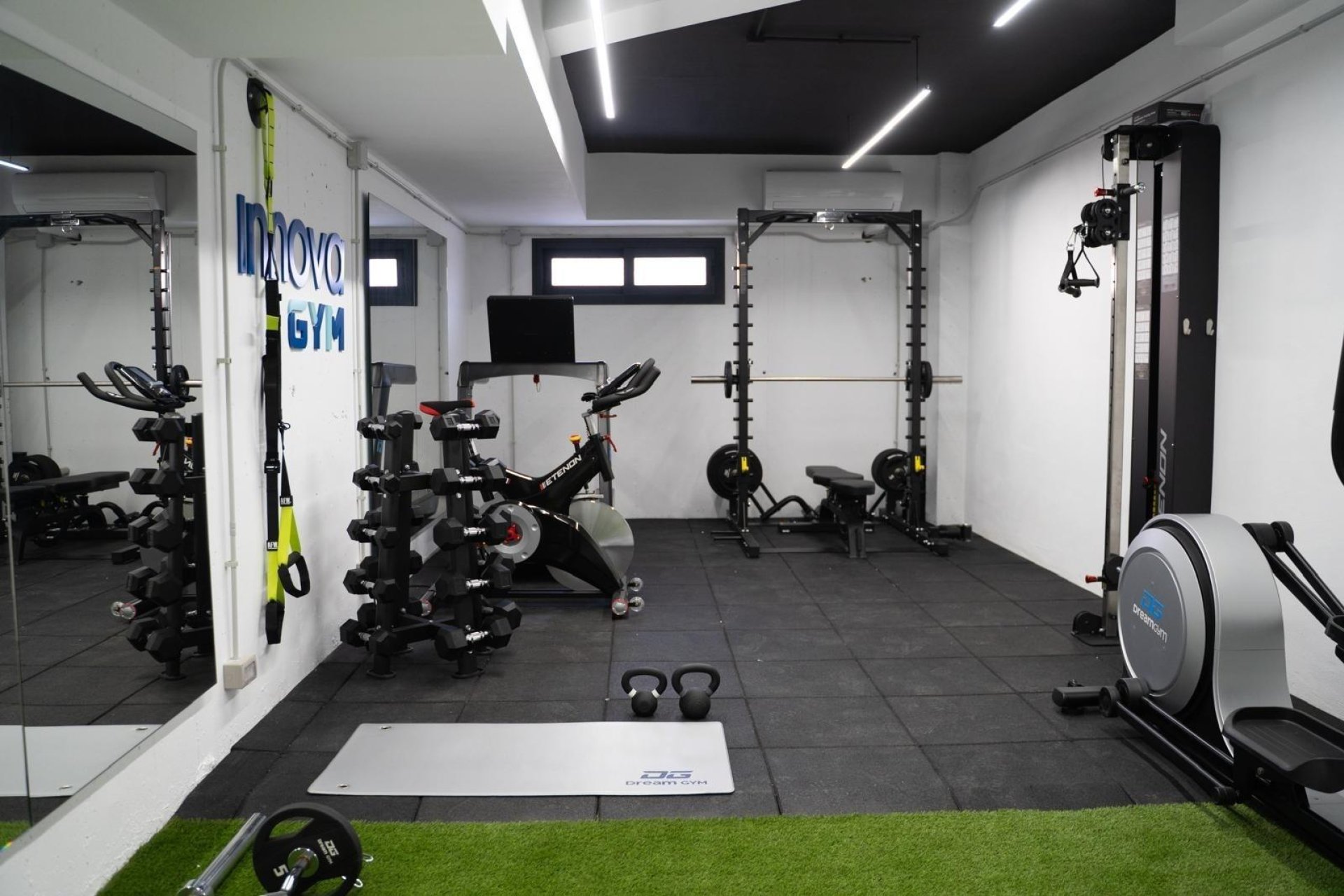 Neue Gebäude - Bungalow -
Pilar de la Horadada - pueblo