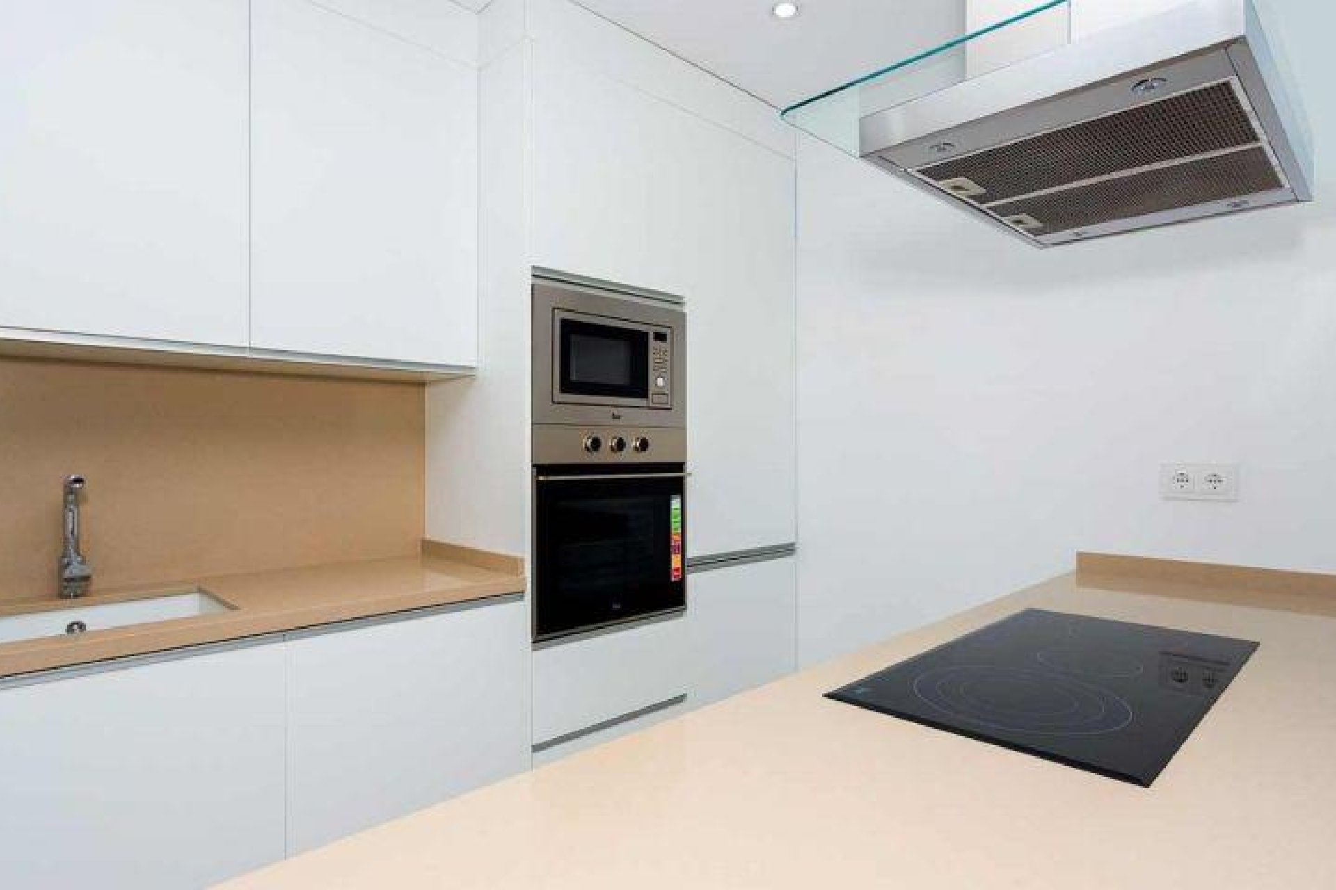 Neue Gebäude - Quad House -
Daya Nueva - Centro