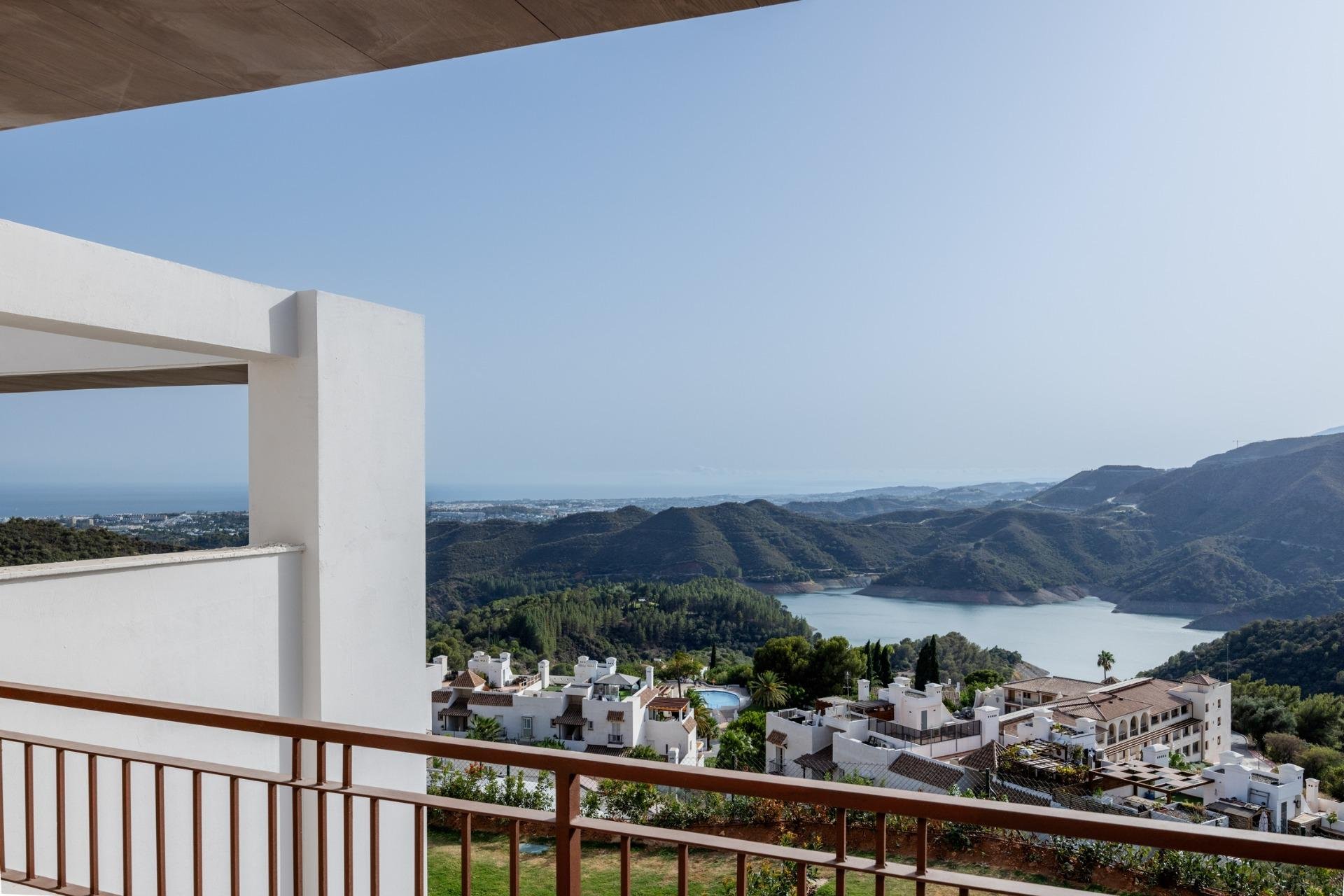 Neue Gebäude - Stadthaus -
Istán - Cerros De Los Lagos