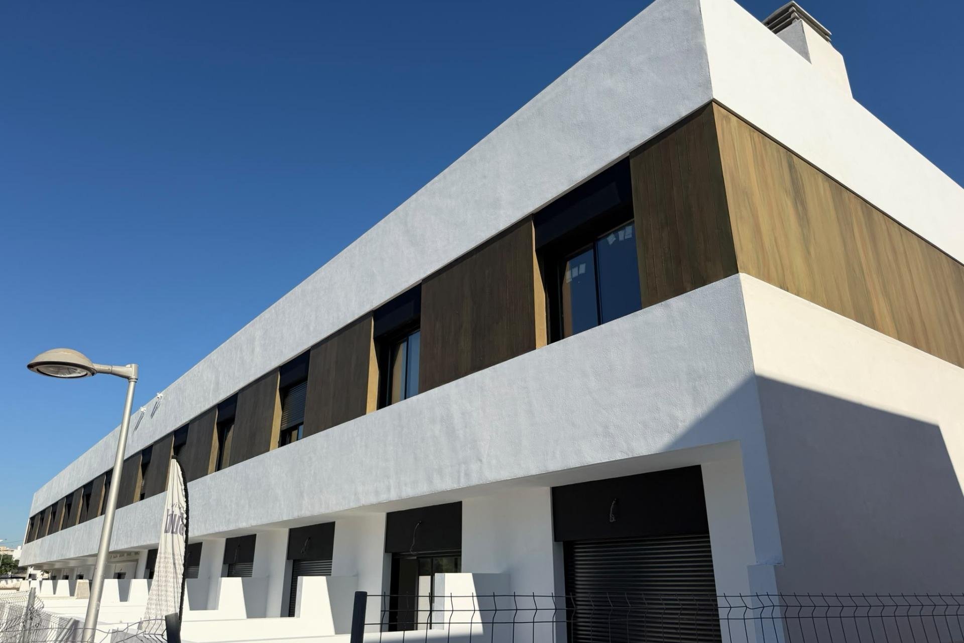 Neue Gebäude - Stadthaus -
Pilar de la Horadada - pueblo