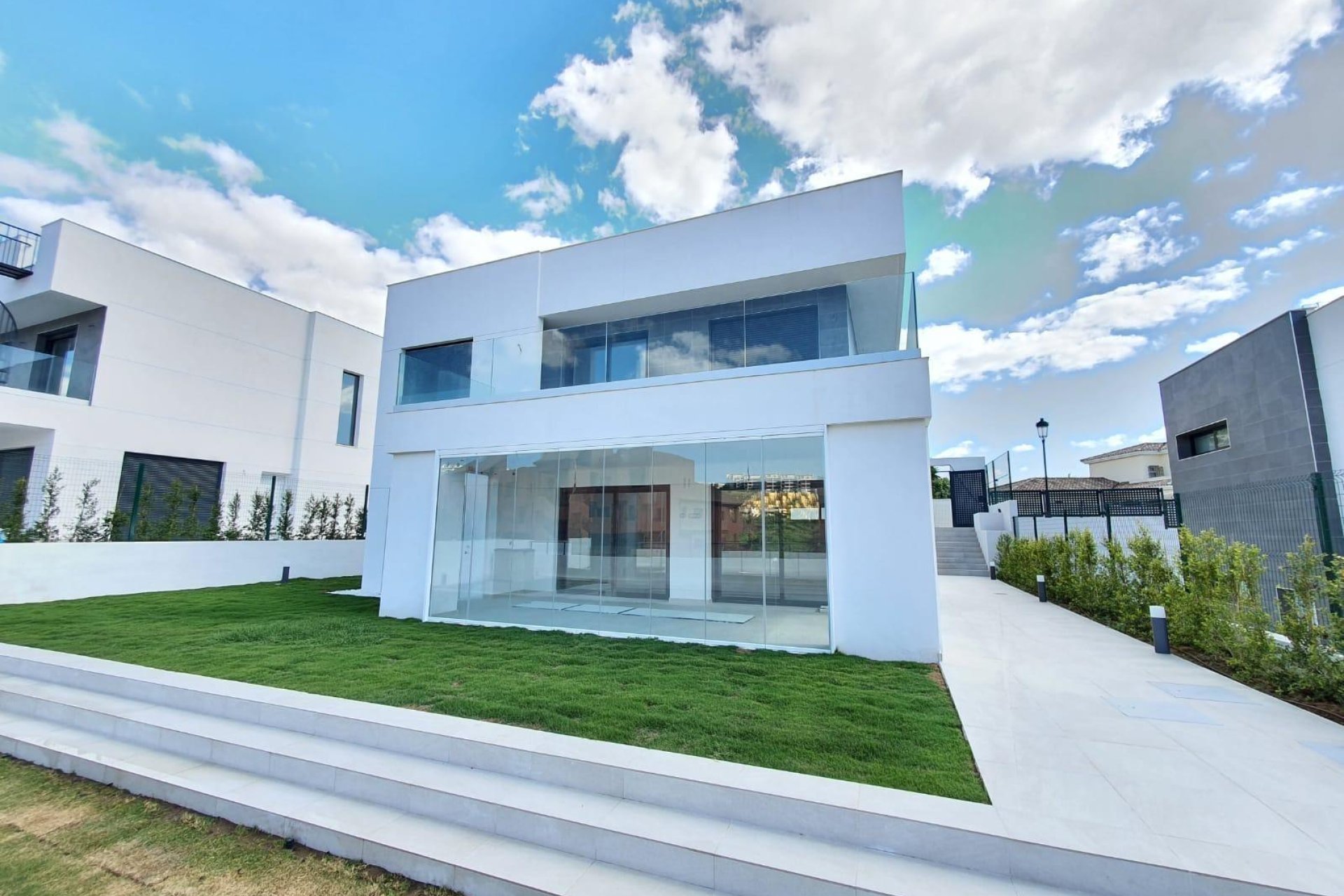 Neue Gebäude - Villa -
Manilva - La Duquesa
