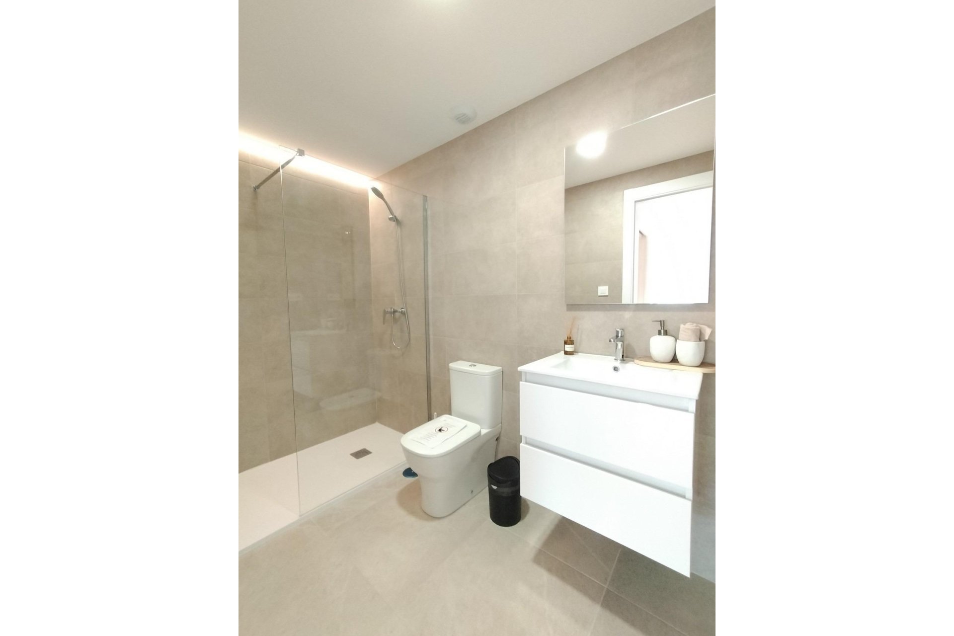 Neue Gebäude - Wohnung -
Monforte del Cid - Alenda Golf