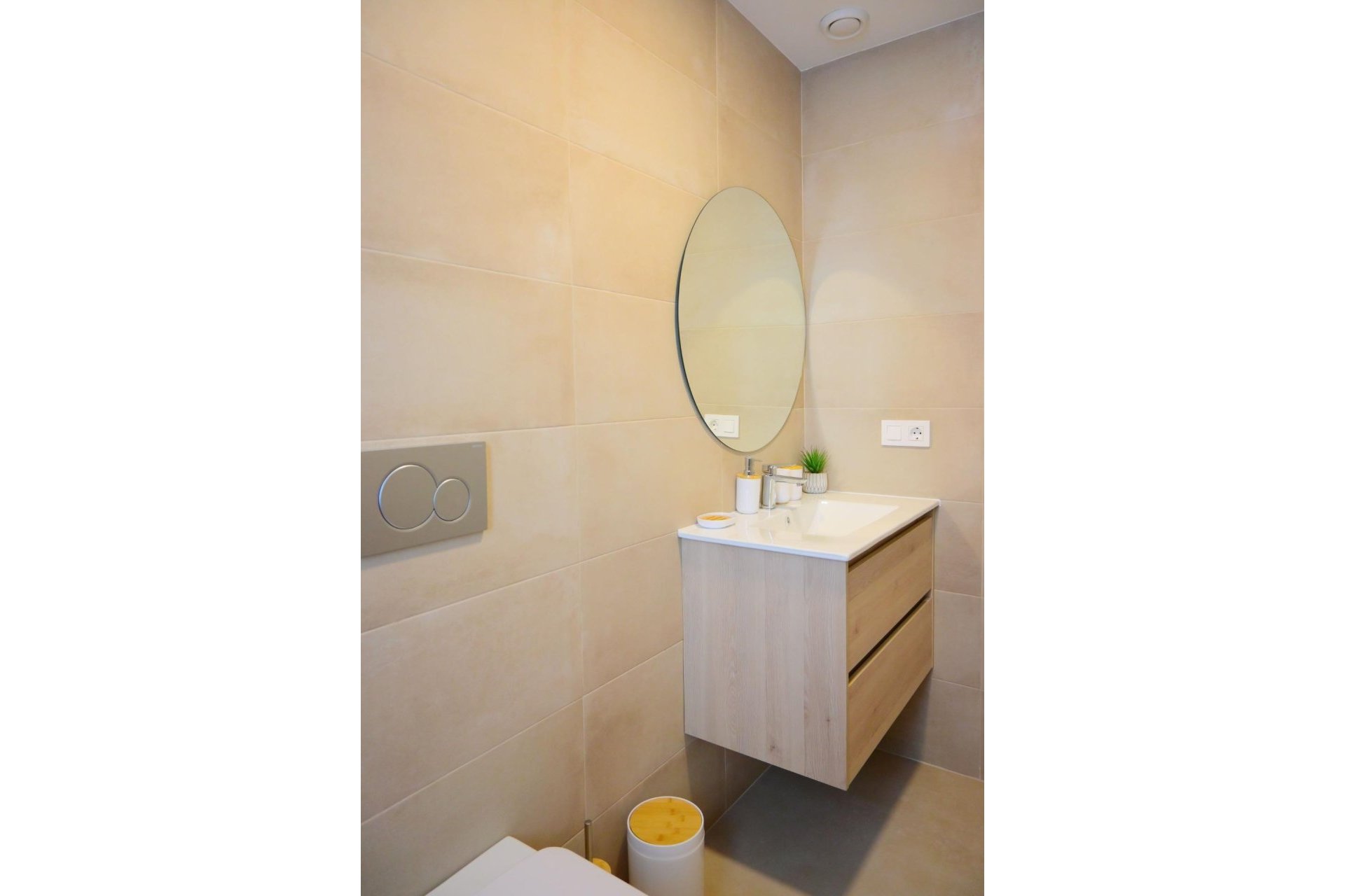 New Build - Villa -
Dolores - polideportivo