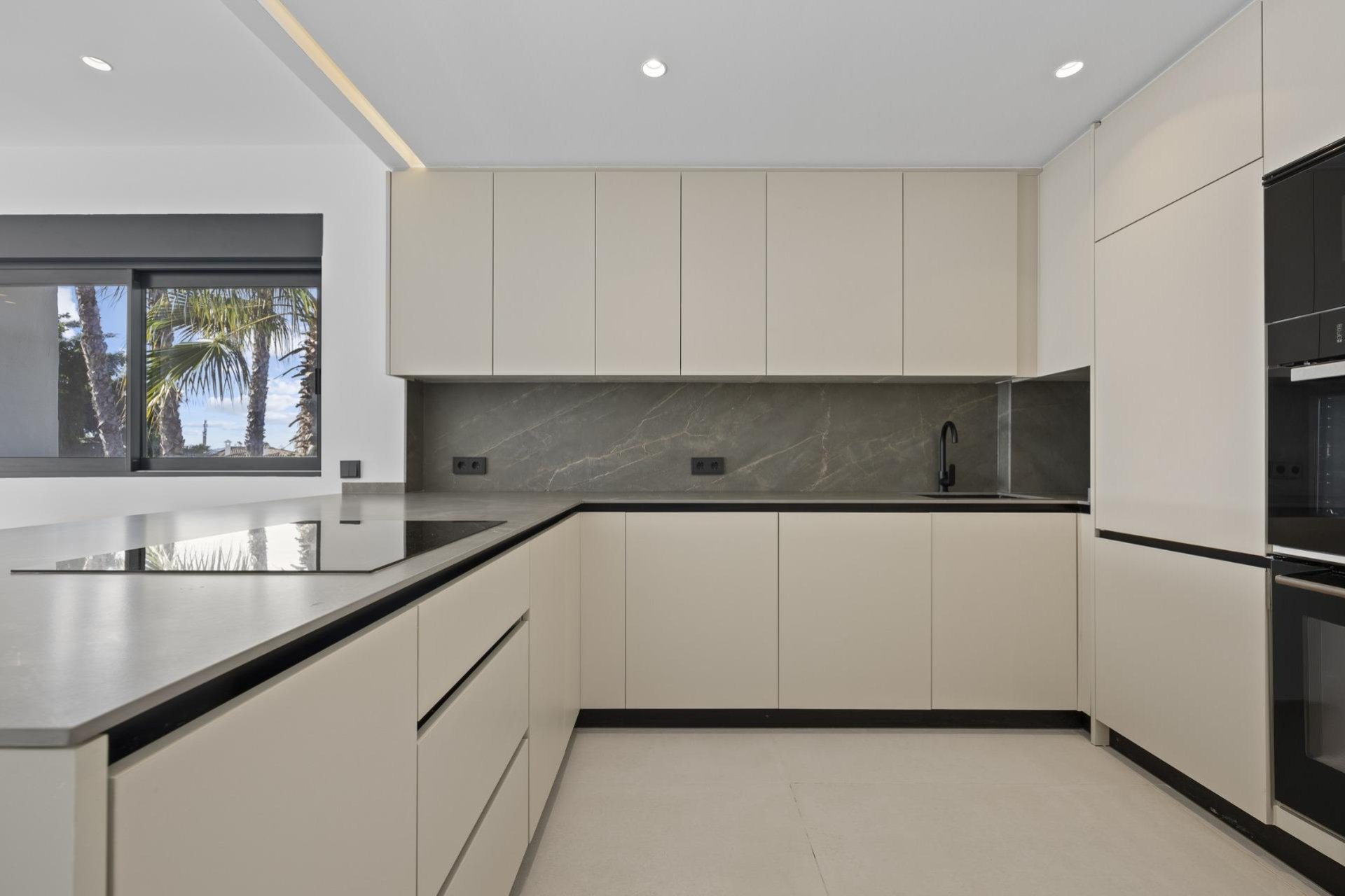 Nouvelle construction - Attique -
Estepona - El Paraíso