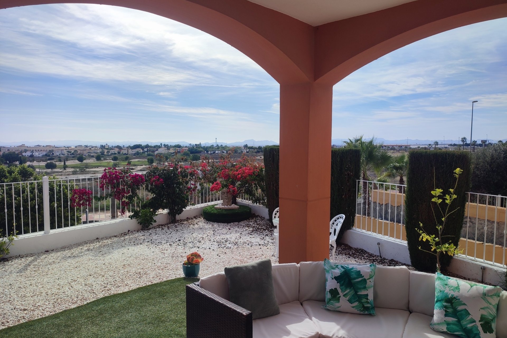 Resale - Apartment -
Altaona Golf - Inland