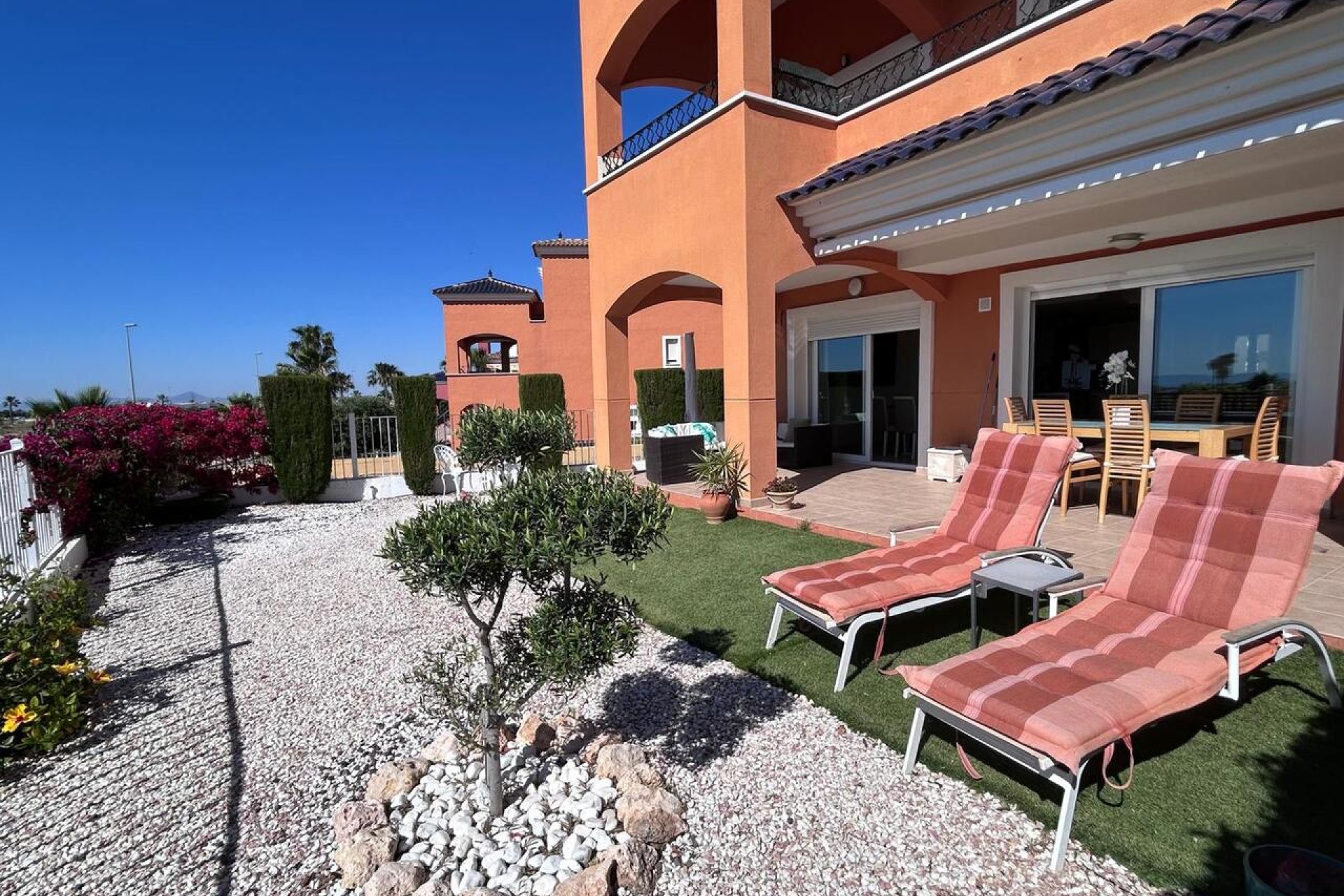 Resale - Apartment -
Altaona Golf - Inland