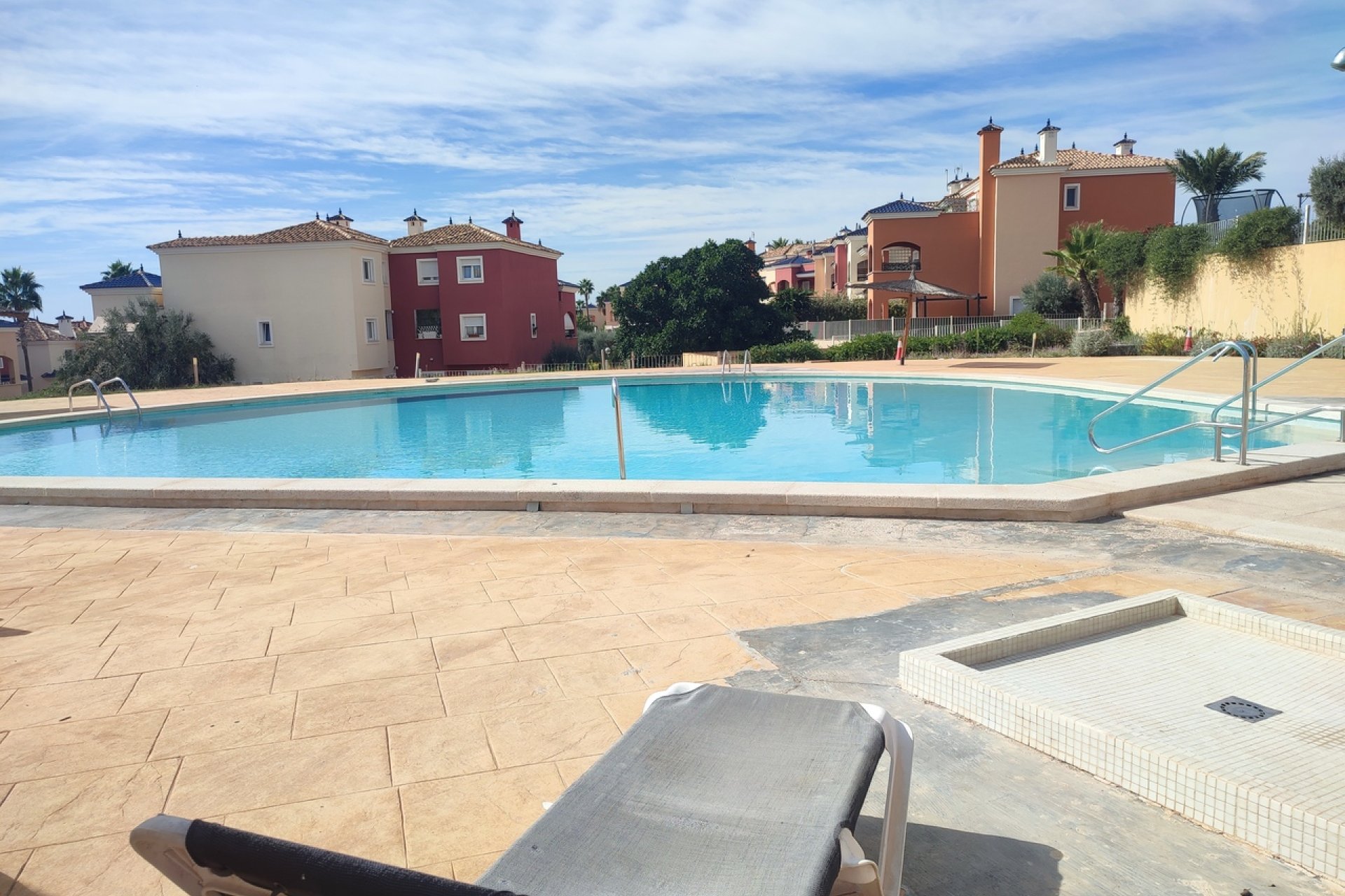 Resale - Apartment -
Altaona Golf - Inland
