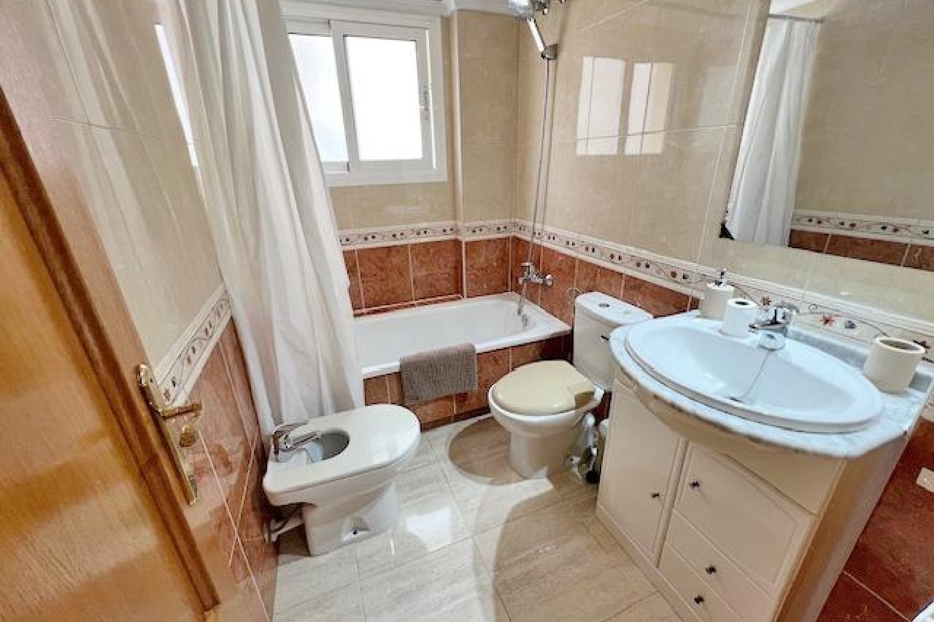 Resale - Apartment -
Guardamar del Segura - Puerto Deportivo
