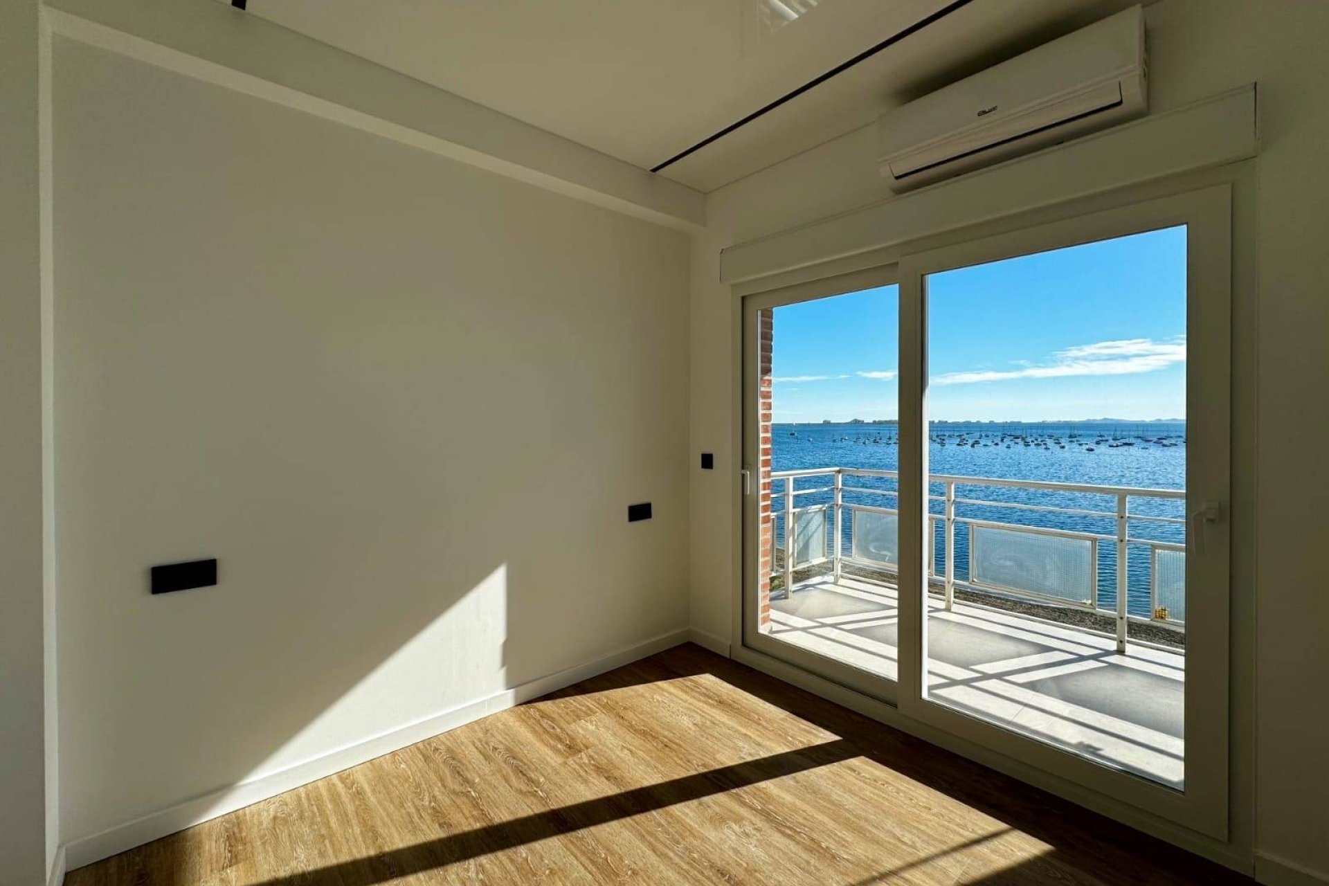 Resale - Apartment -
Lo Pagan - 1Âª Linea De Playa