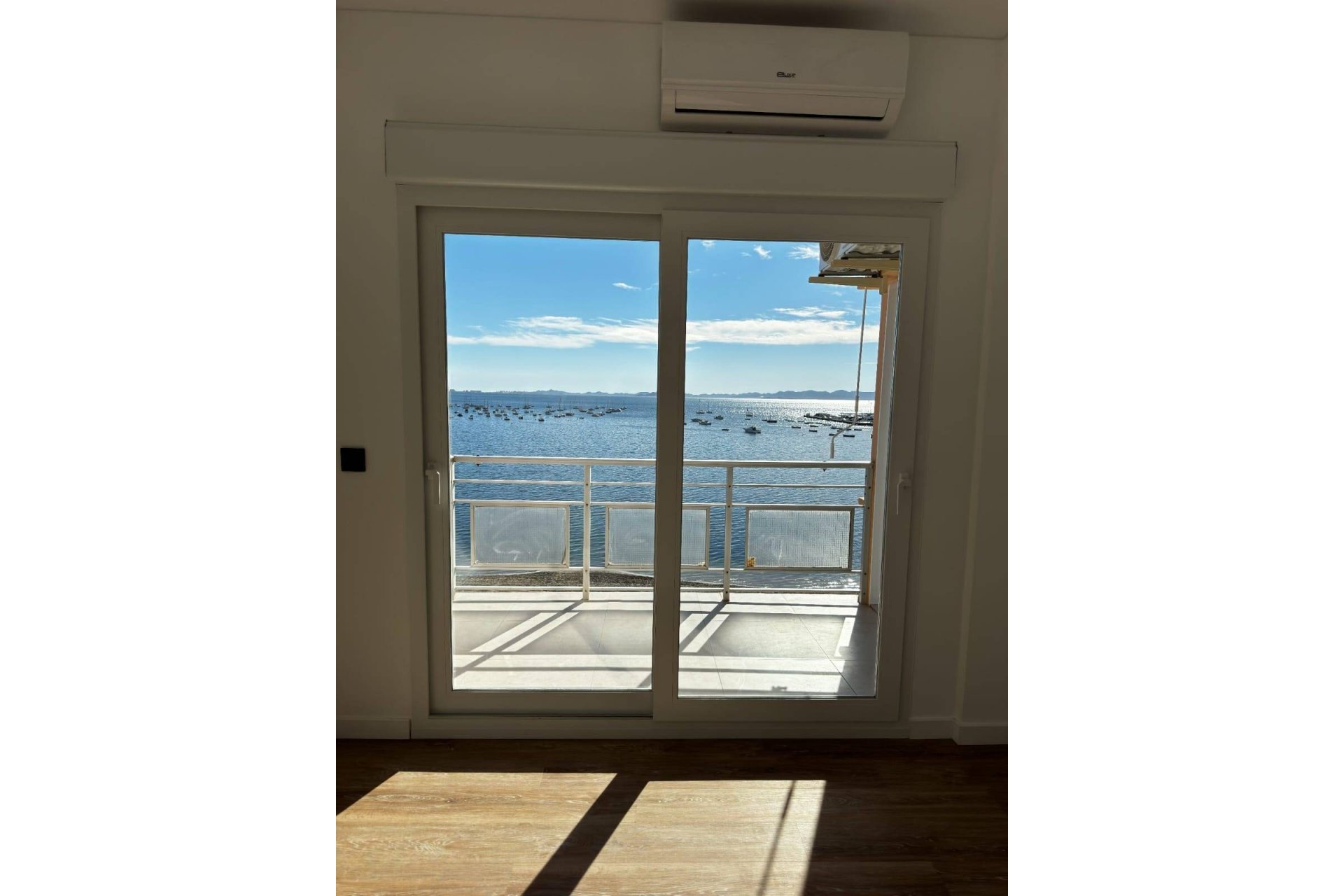 Resale - Apartment -
Lo Pagan - 1Âª Linea De Playa