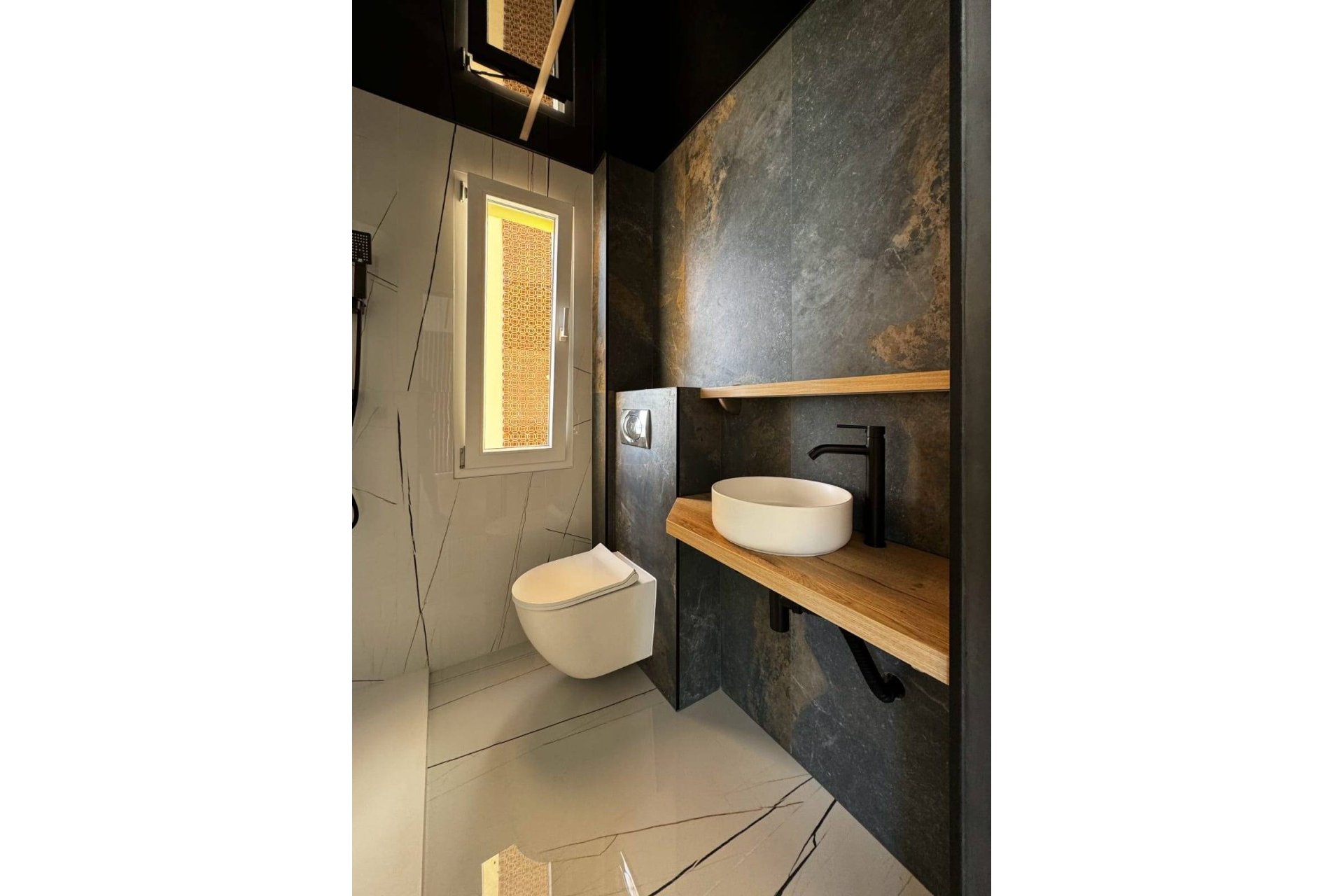Resale - Apartment -
Lo Pagan - 1Âª Linea De Playa