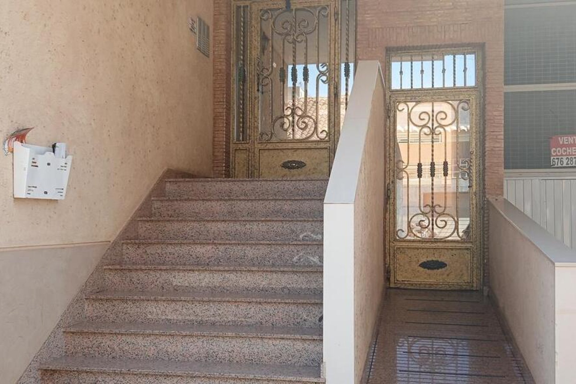 Resale - Apartment -
Los Montesinos - PUEBLO CENTRO