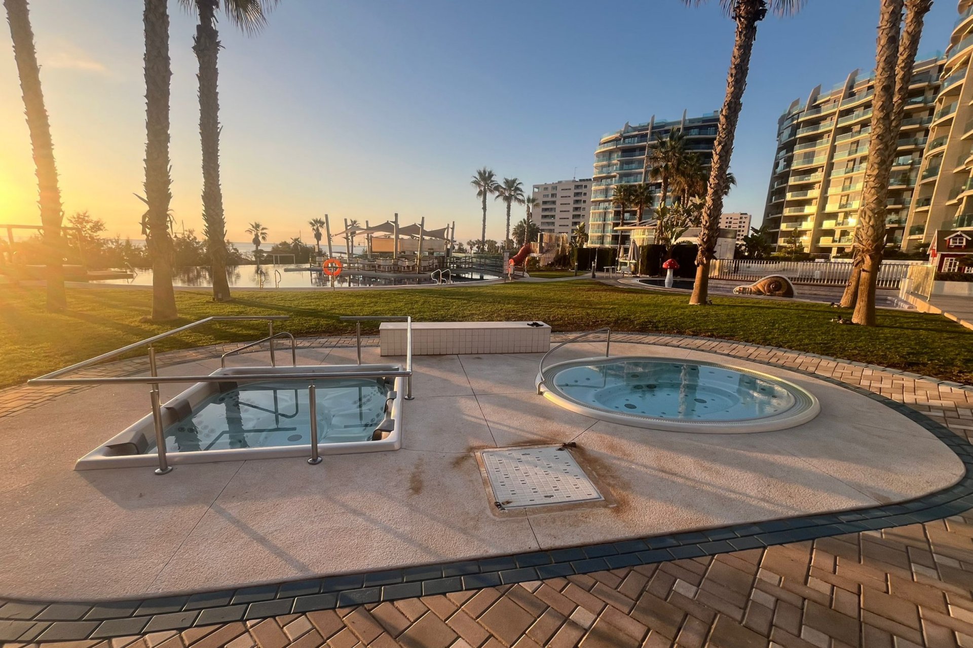 Resale - Apartment -
Punta Prima - Costa Blanca