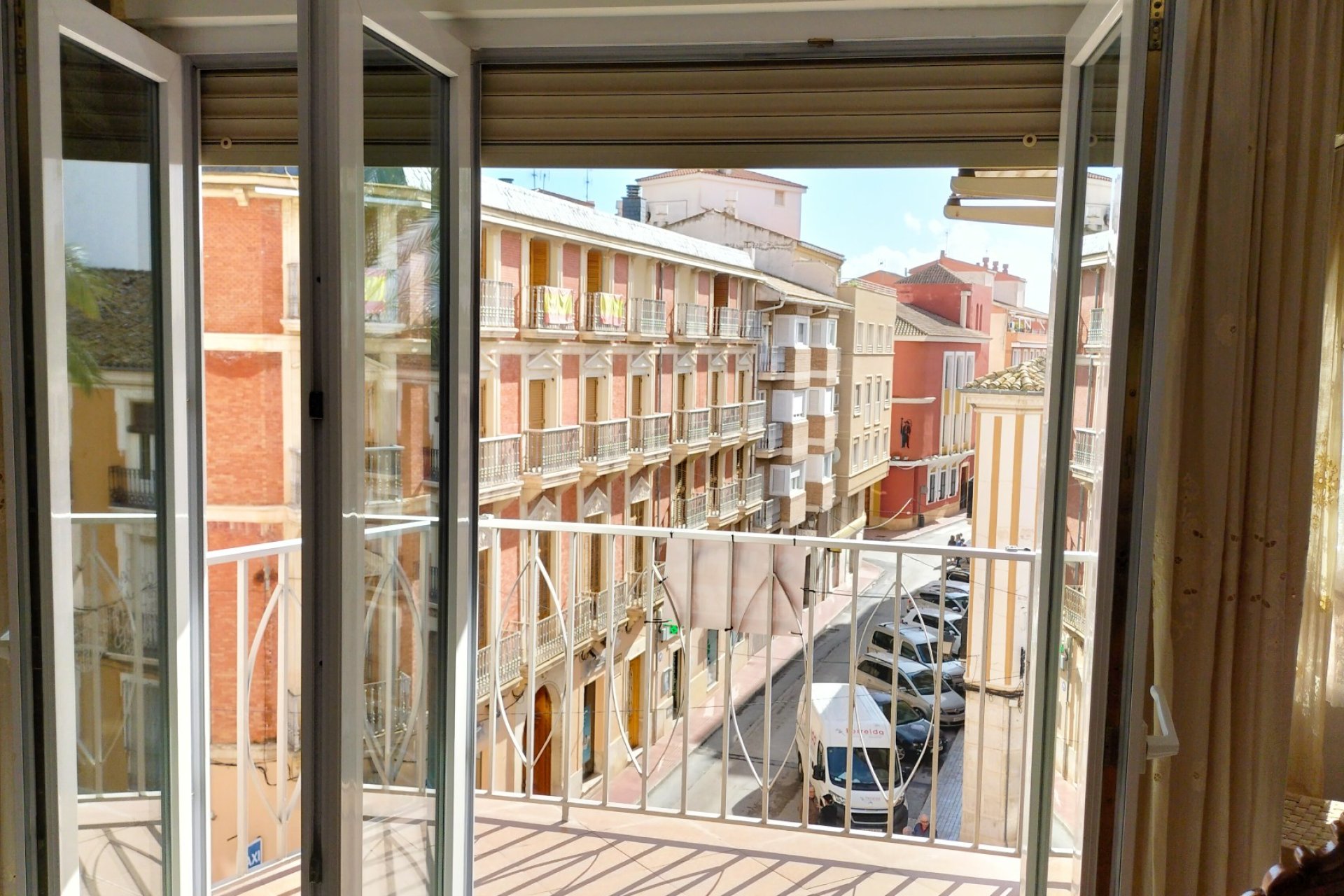 Resale - Apartment -
Sax - Inland