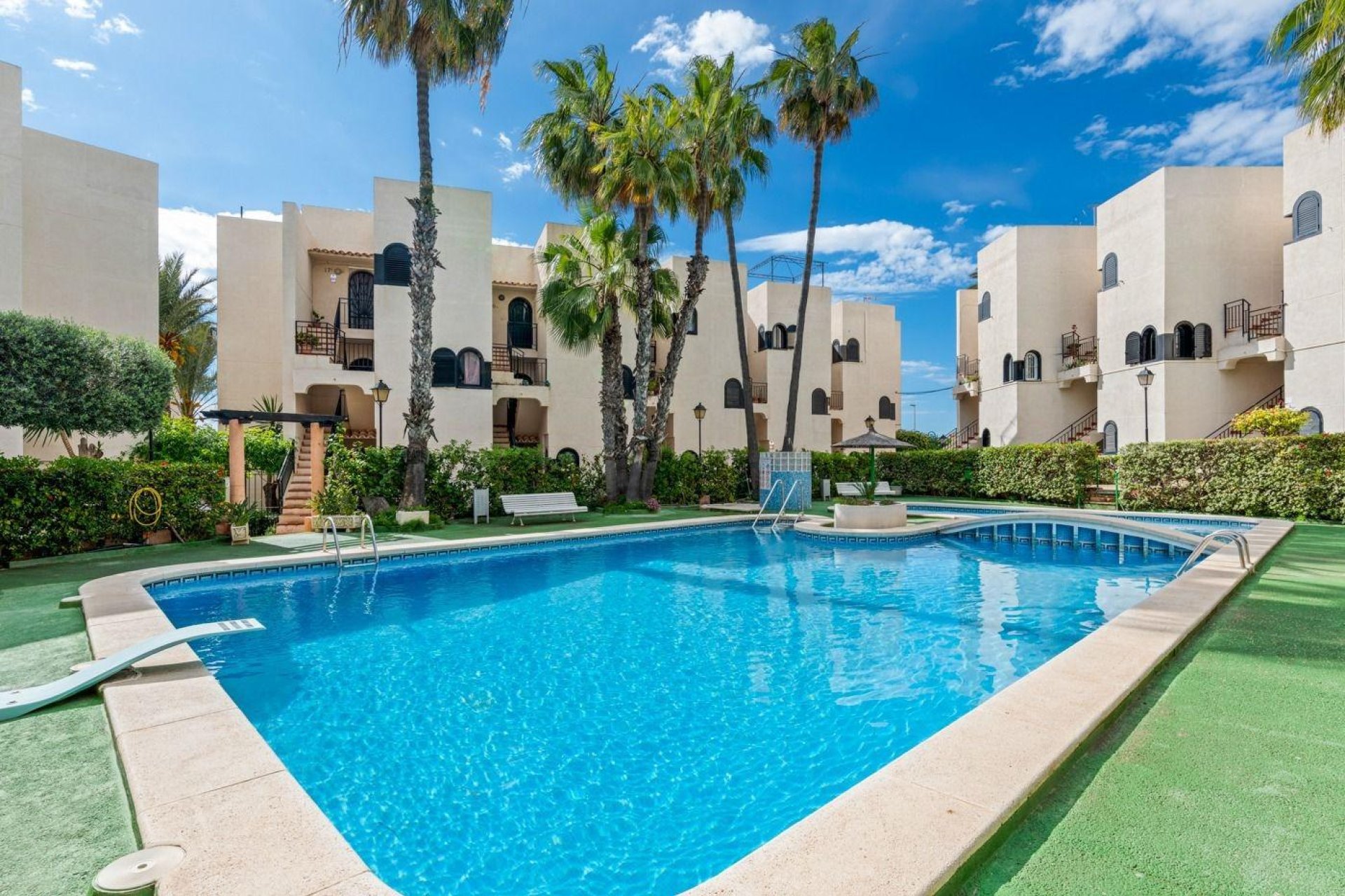 Resale - Apartment -
Torrevieja - Cabo Cervera