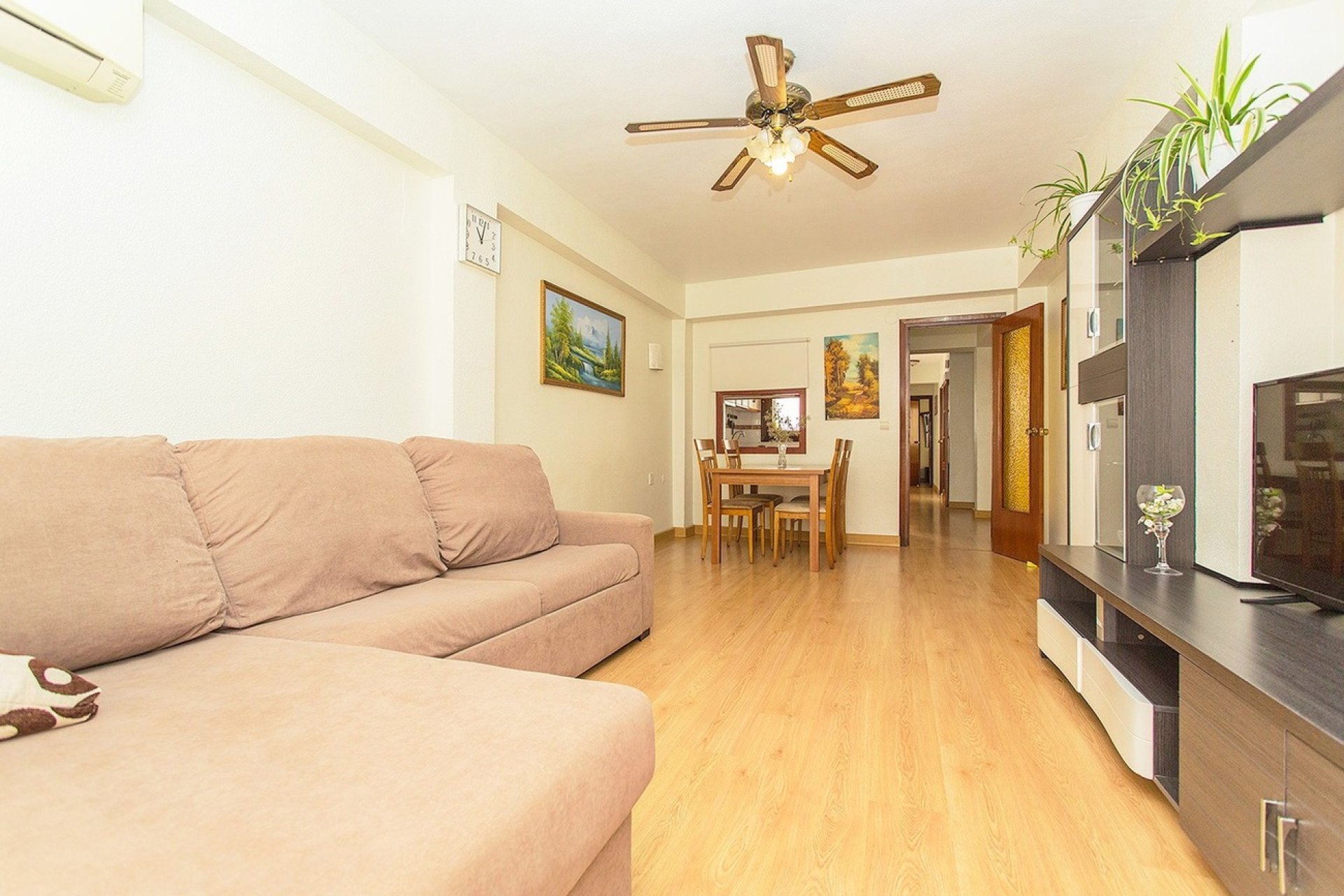 Resale - Apartment -
Torrevieja - Centro-Muelle Pesquero