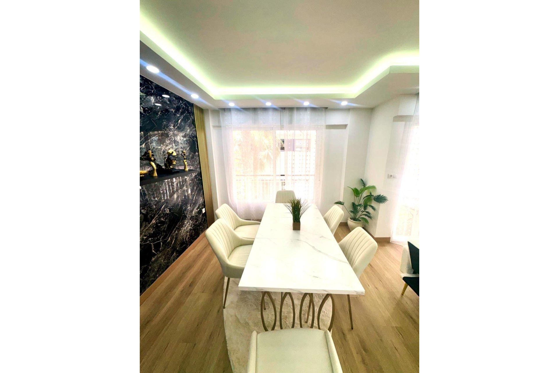 Resale - Apartment -
Torrevieja - Centro - Muelle Pesquero