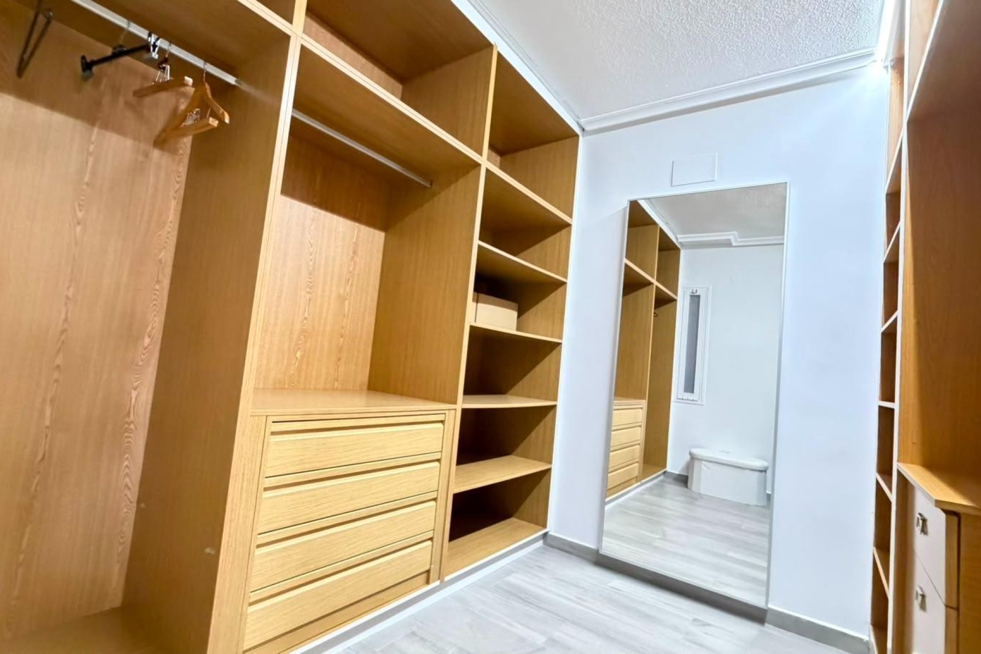 Resale - Apartment -
Torrevieja - Centro - Muelle Pesquero