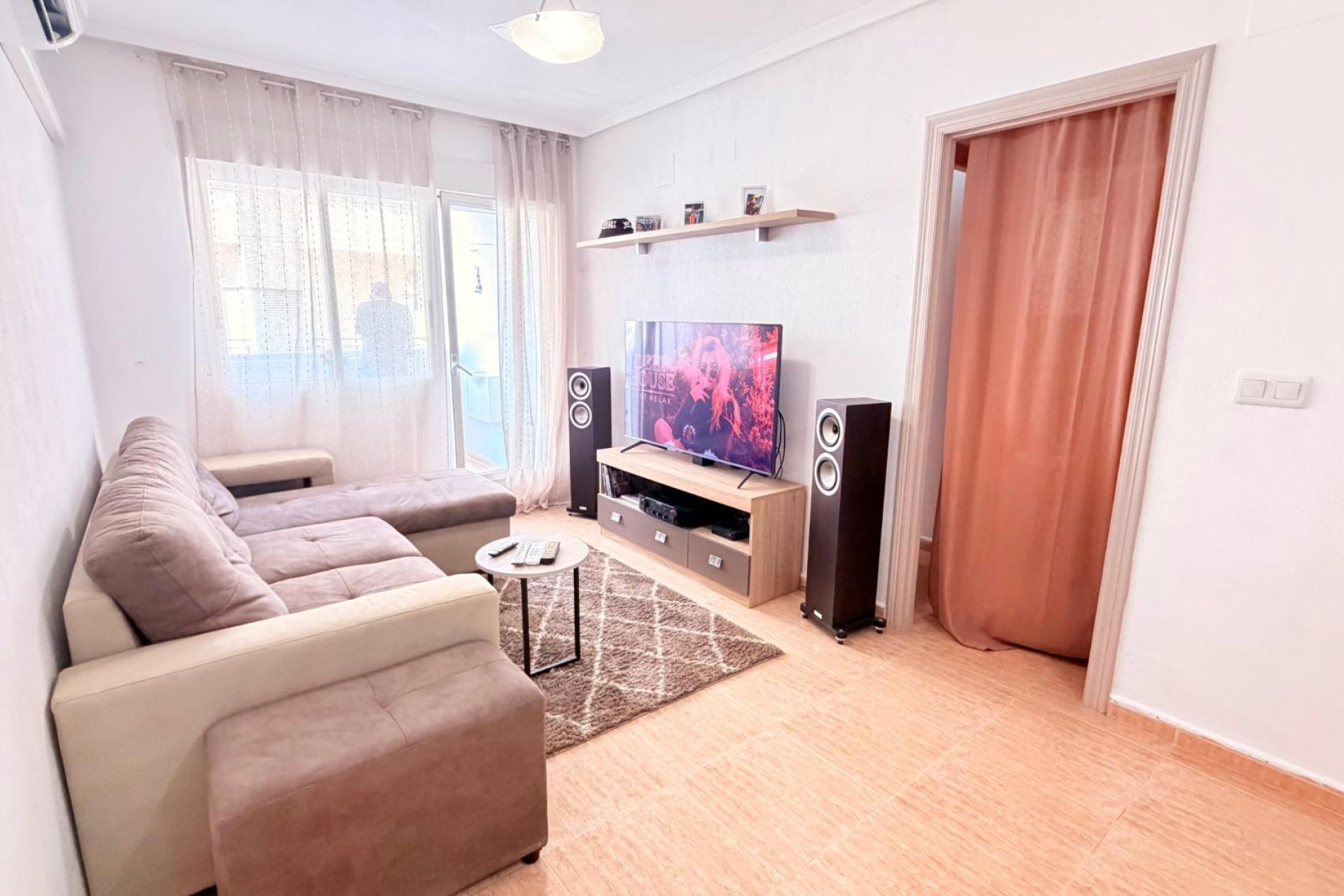 Resale - Apartment -
Torrevieja - Centro - Muelle Pesquero