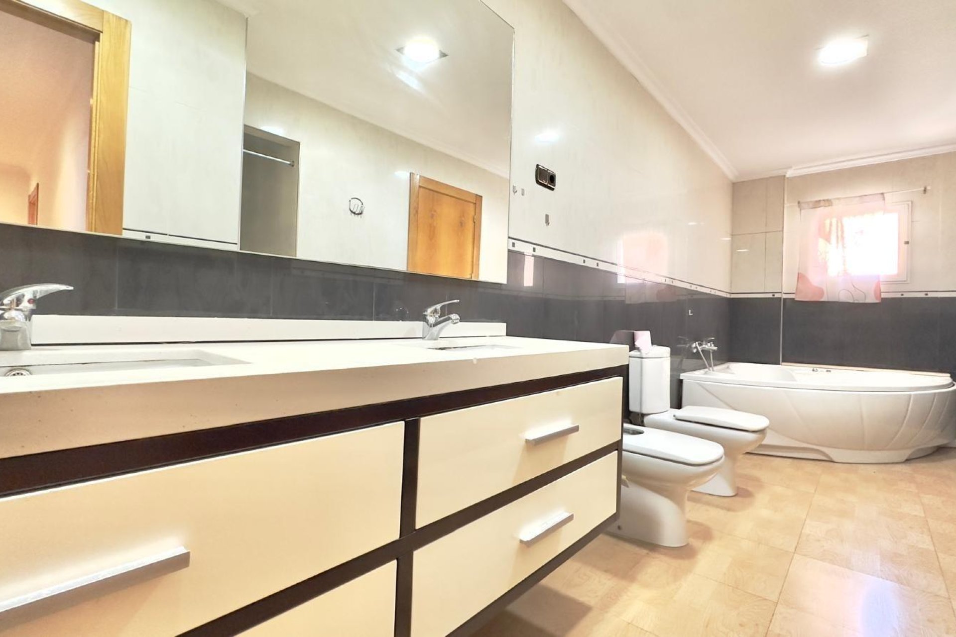 Resale - Apartment -
Torrevieja - Centro