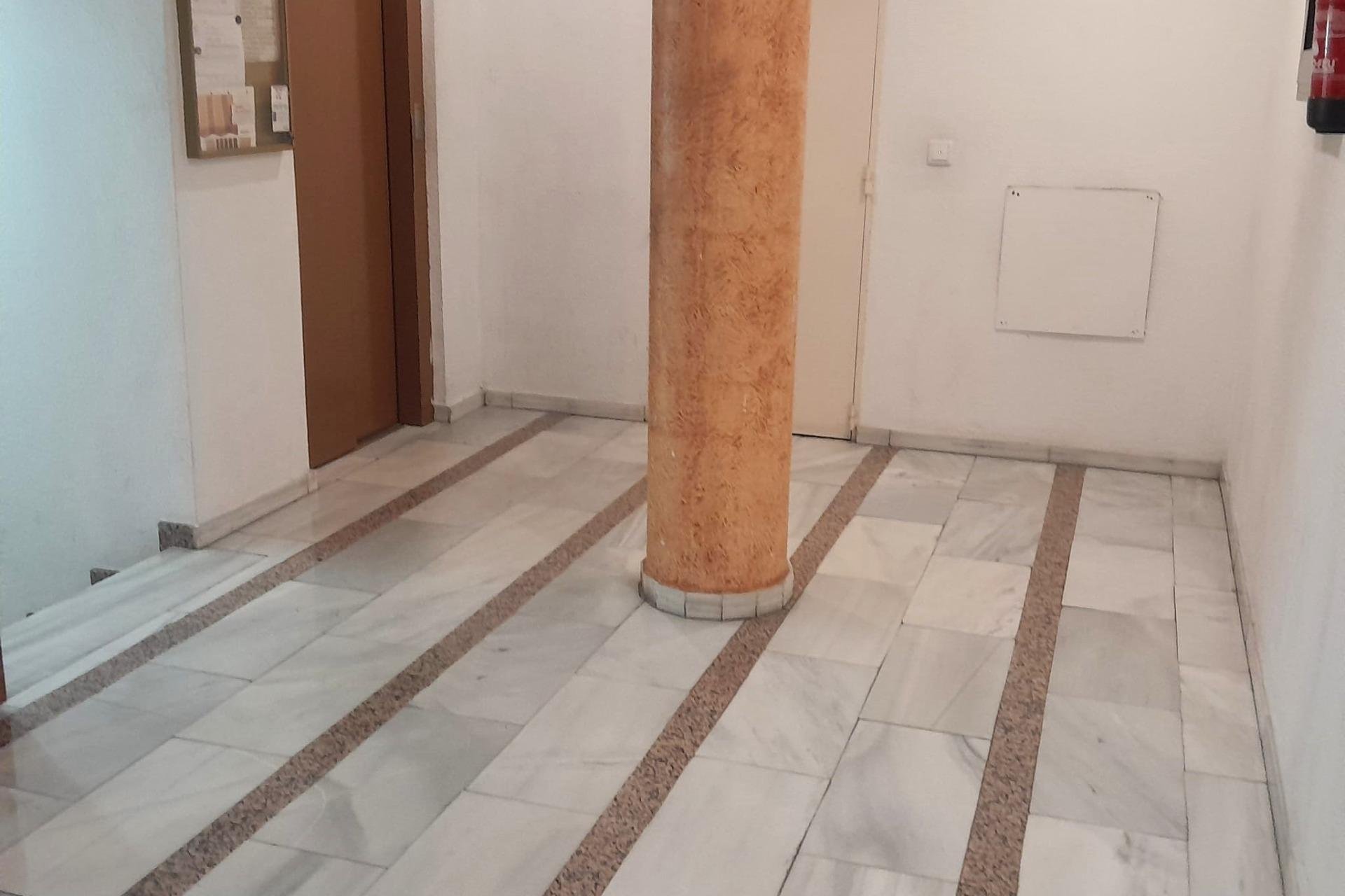 Resale - Apartment -
Torrevieja - Centro