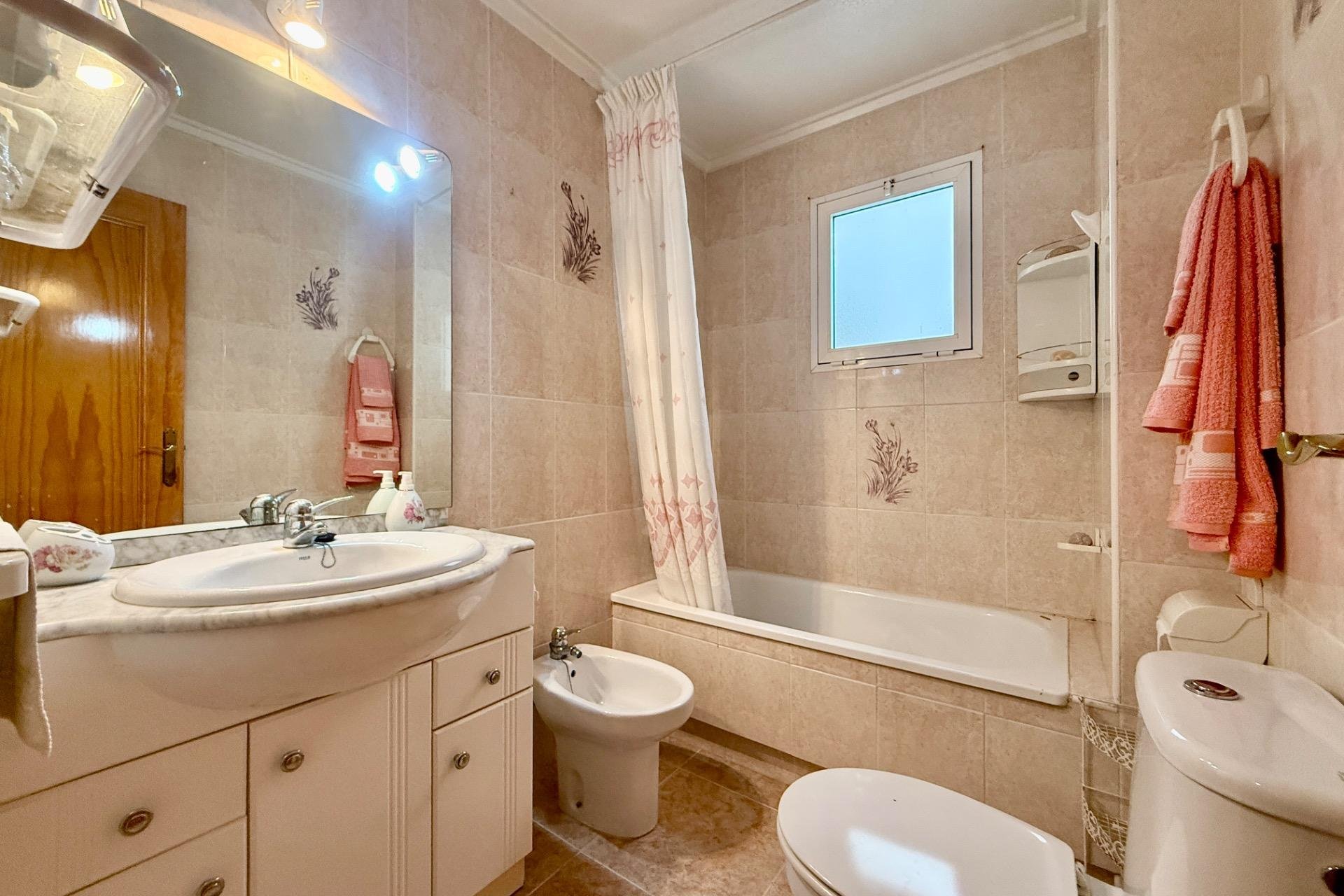 Resale - Apartment -
Torrevieja - Centro