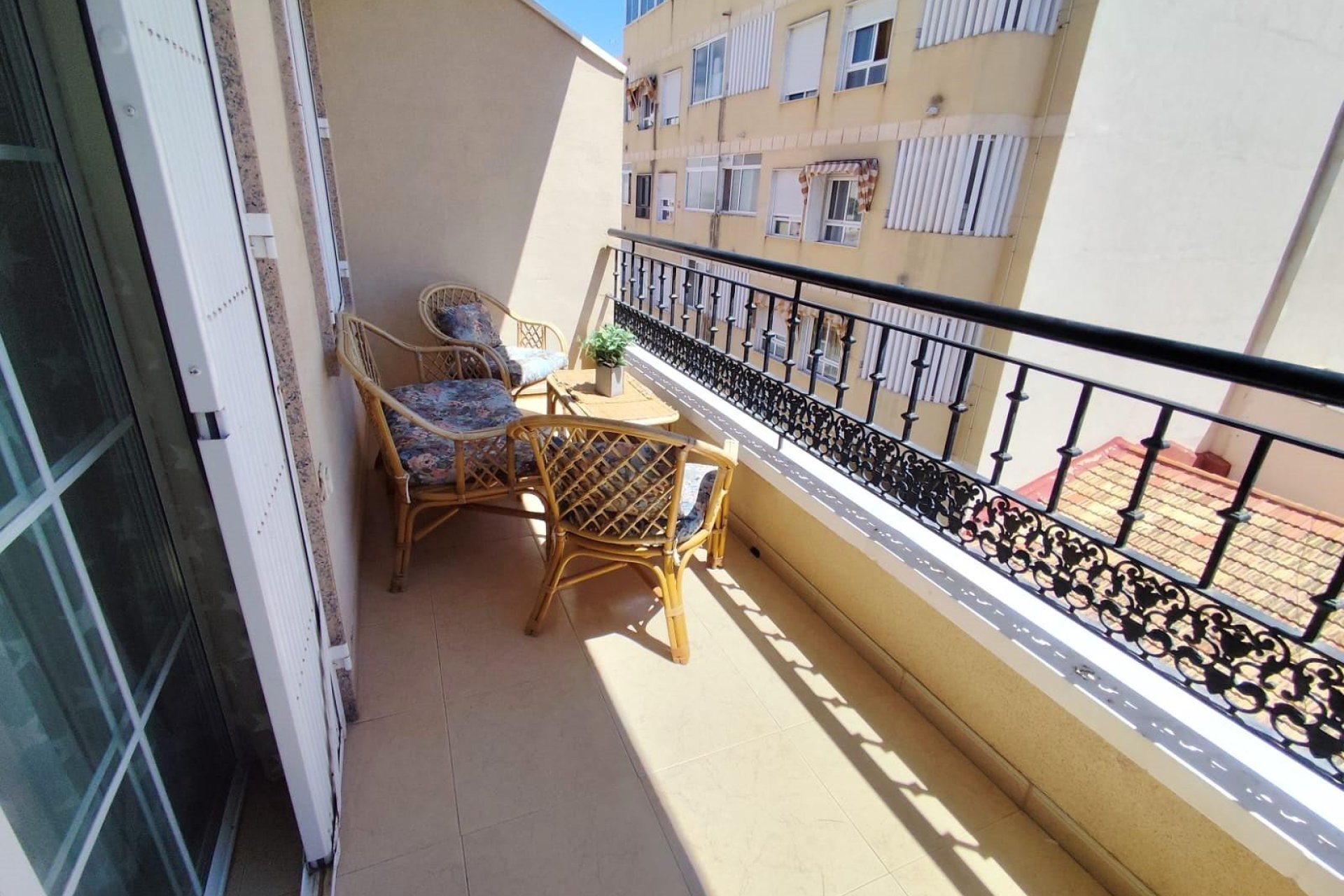 Resale - Apartment -
Torrevieja - Centro