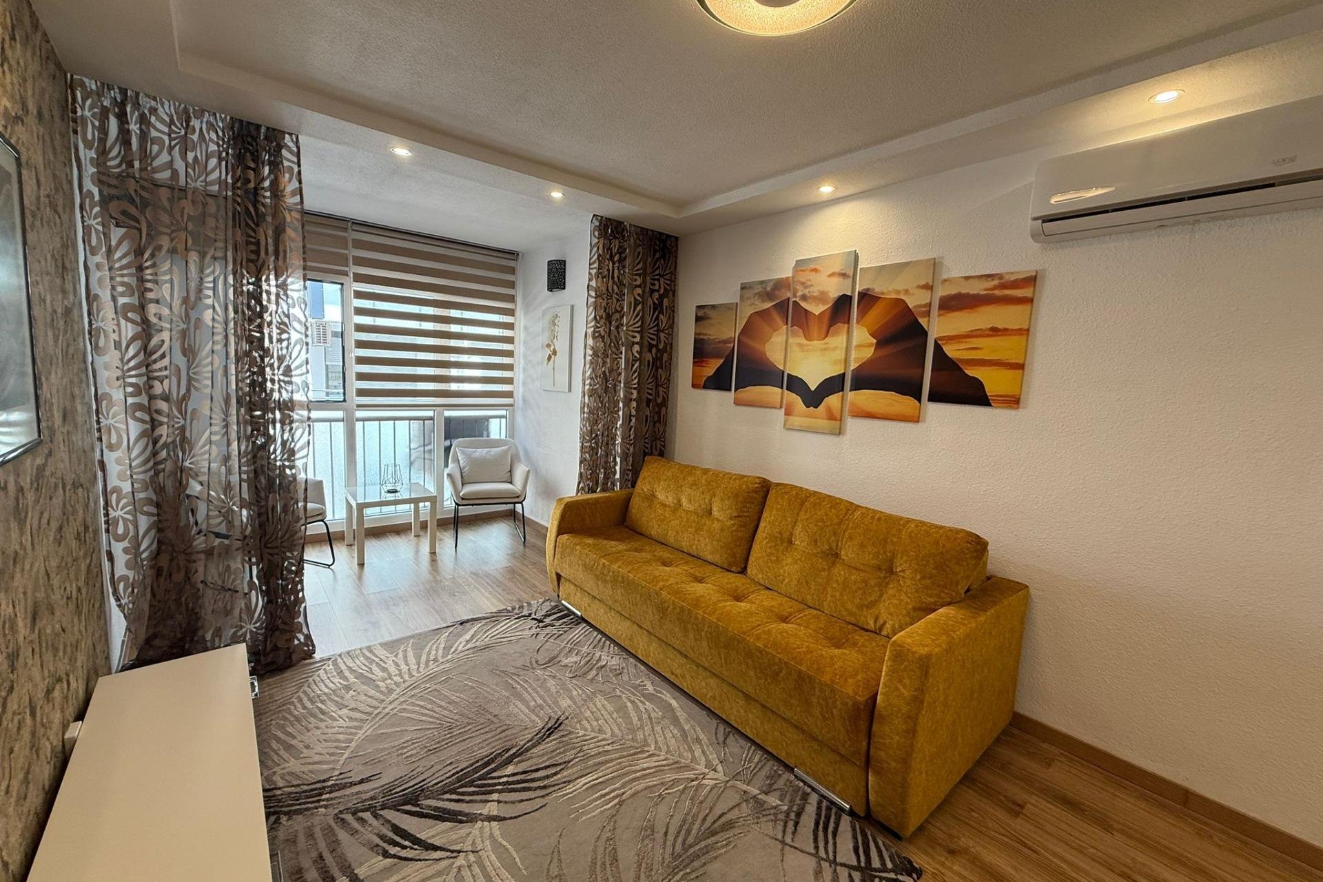 Resale - Apartment -
Torrevieja - Centro