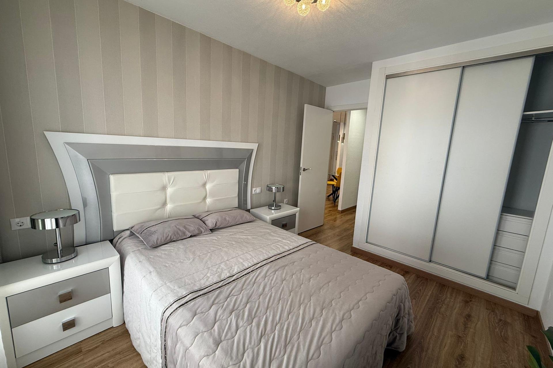 Resale - Apartment -
Torrevieja - Centro