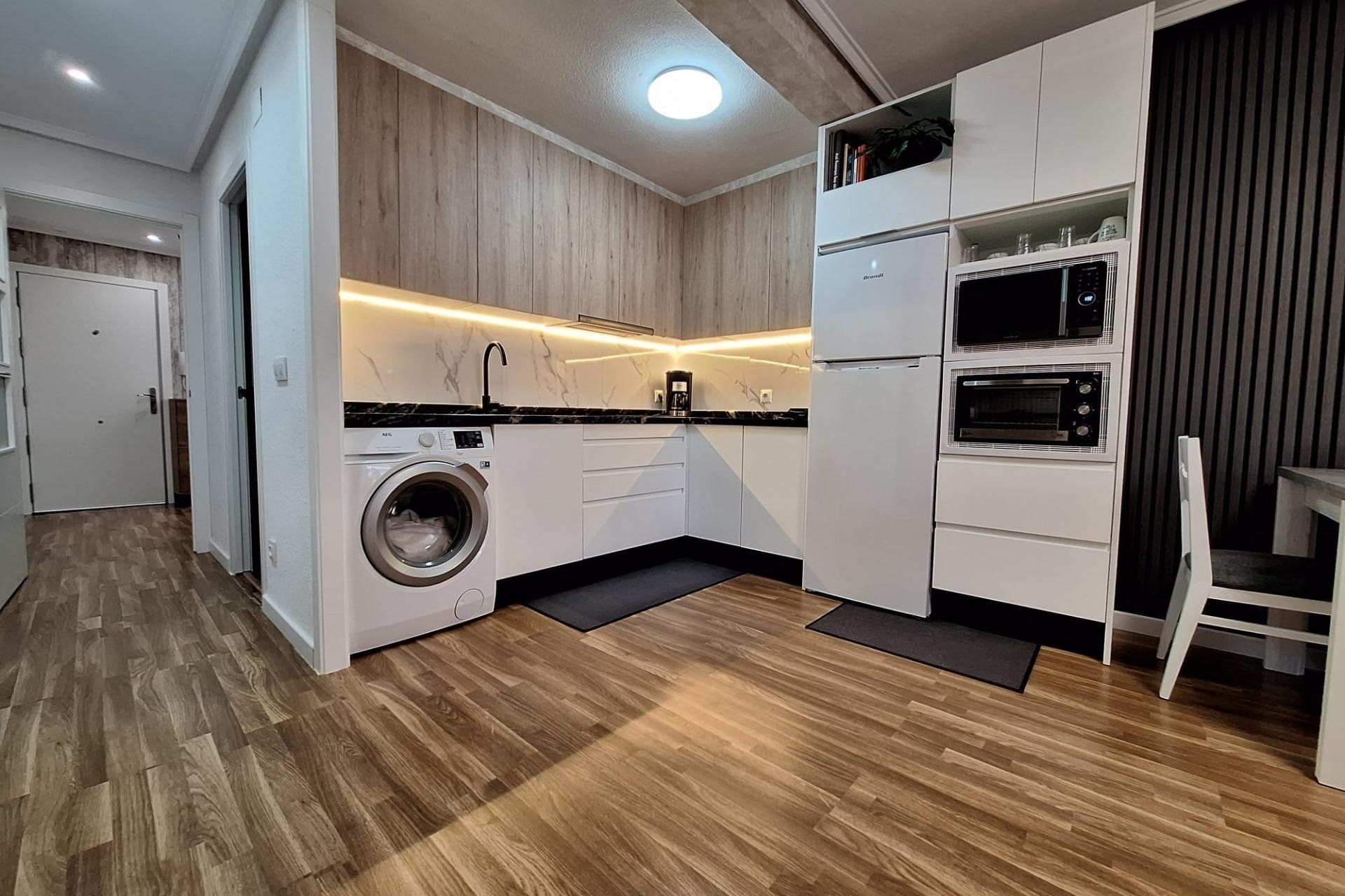 Resale - Apartment -
Torrevieja - Centro