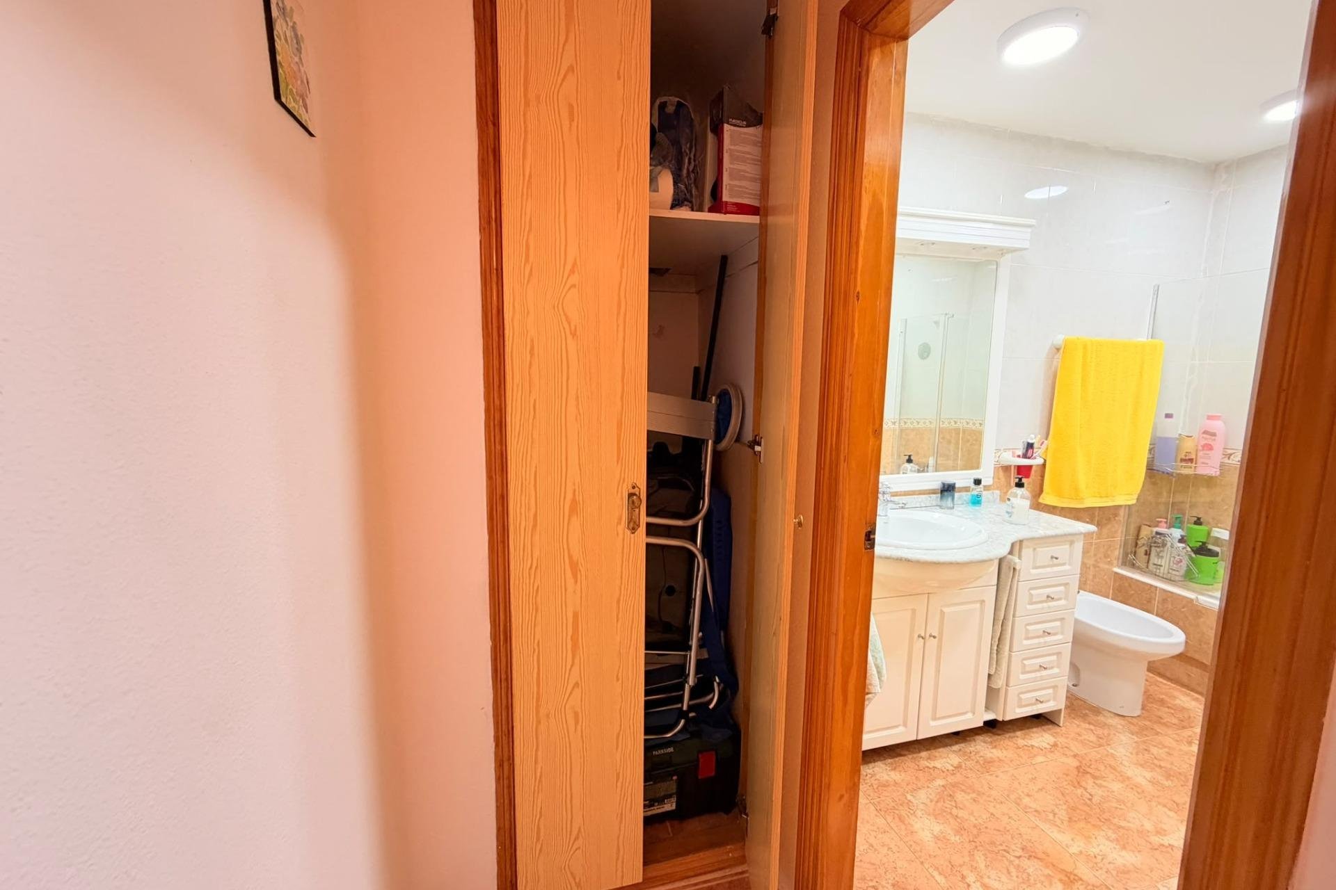 Resale - Apartment -
Torrevieja - Centro