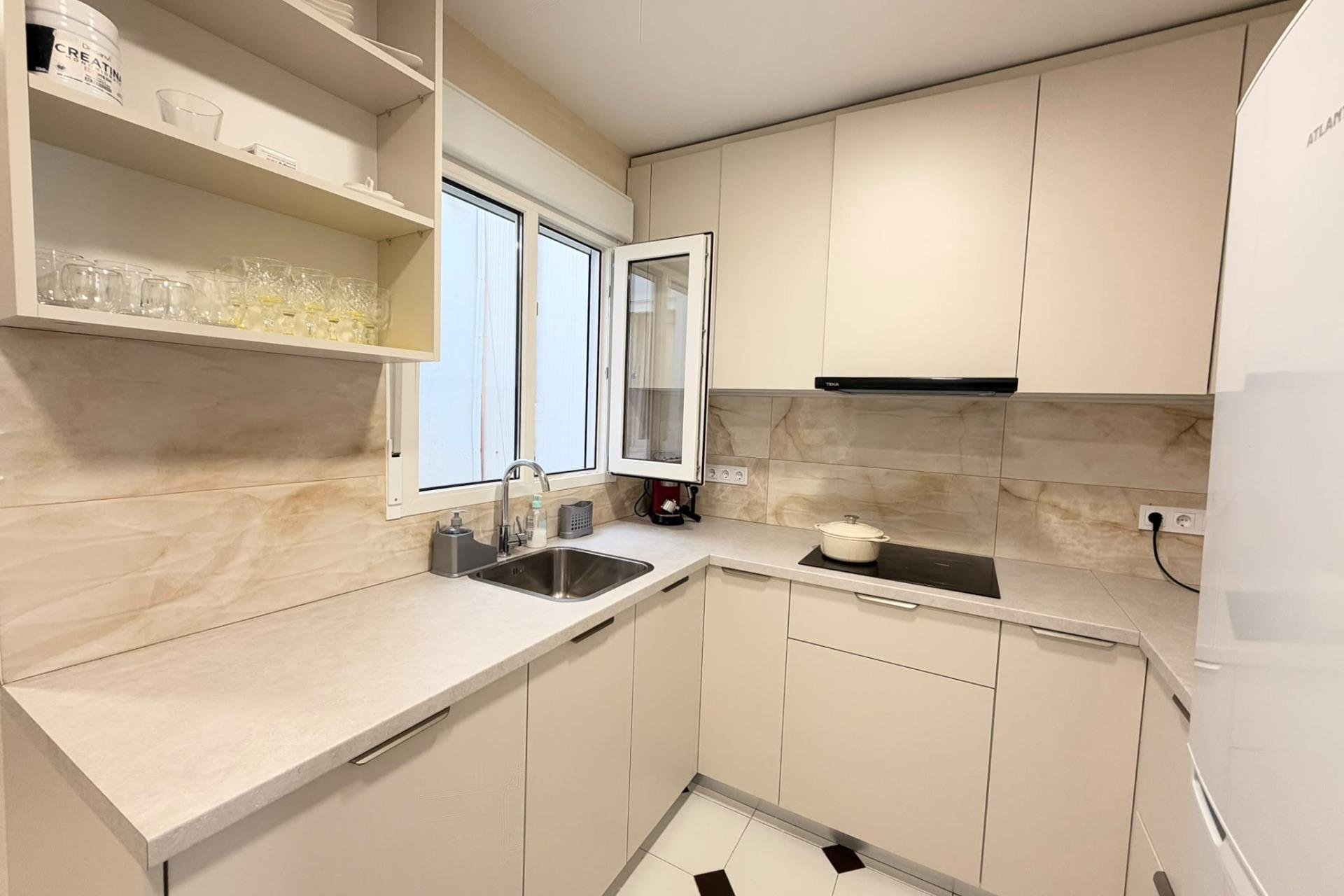 Resale - Apartment -
Torrevieja - Centro