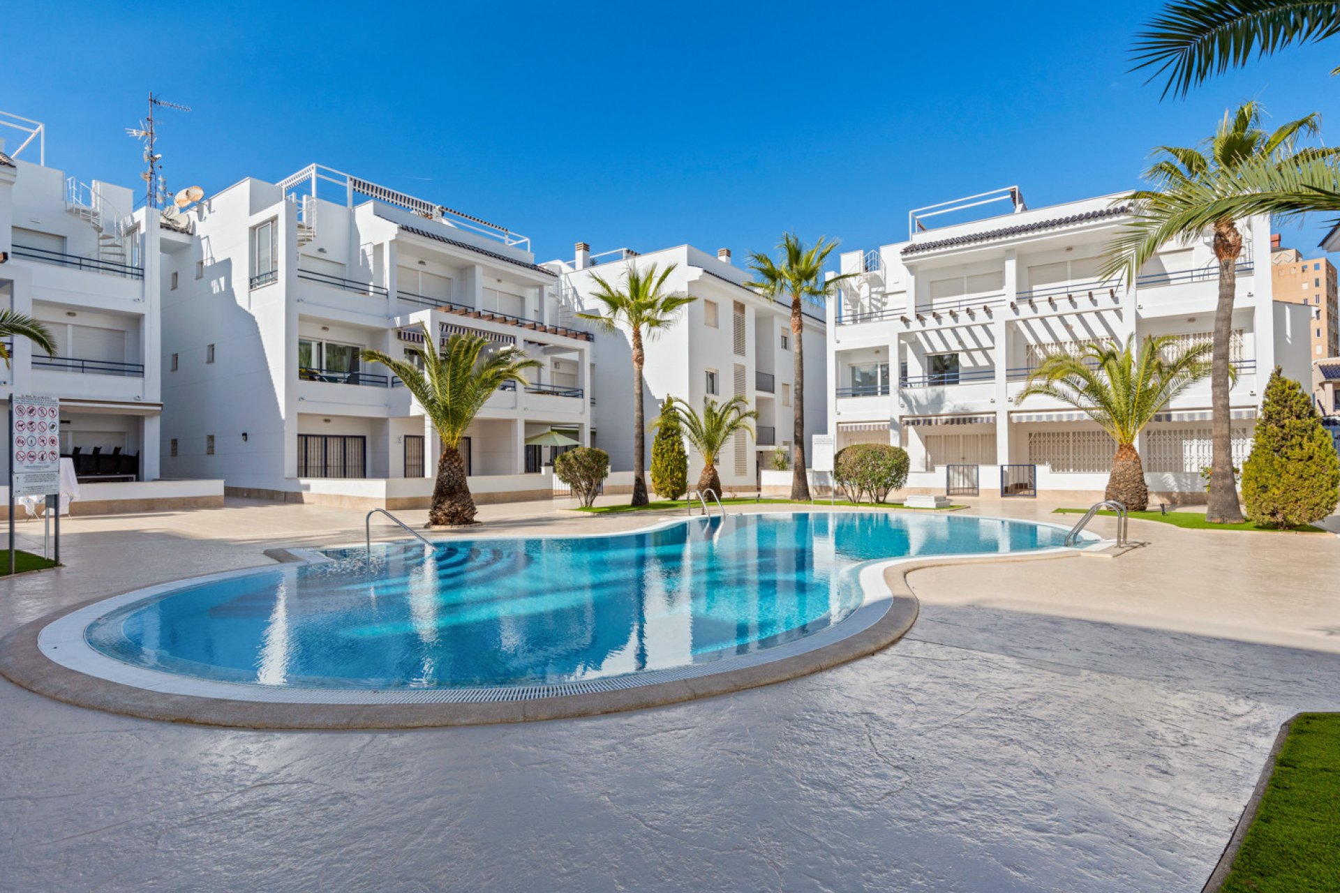 Resale - Apartment -
Torrevieja - Costa Blanca