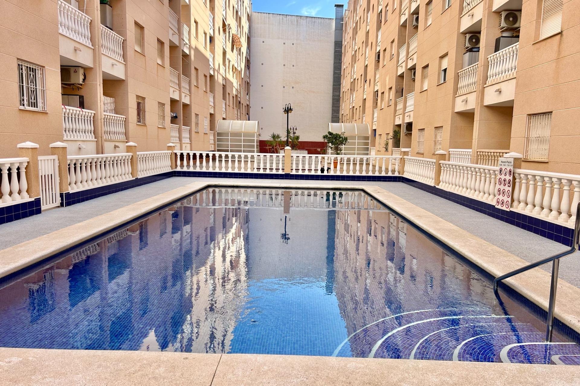 Resale - Apartment -
Torrevieja - Estacion De Autobuses