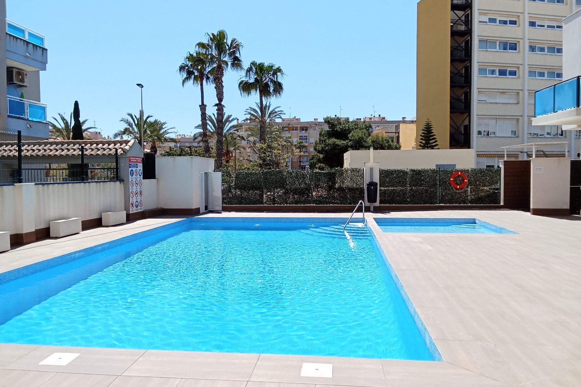 Resale - Apartment -
Torrevieja - Estacion De Autobuses