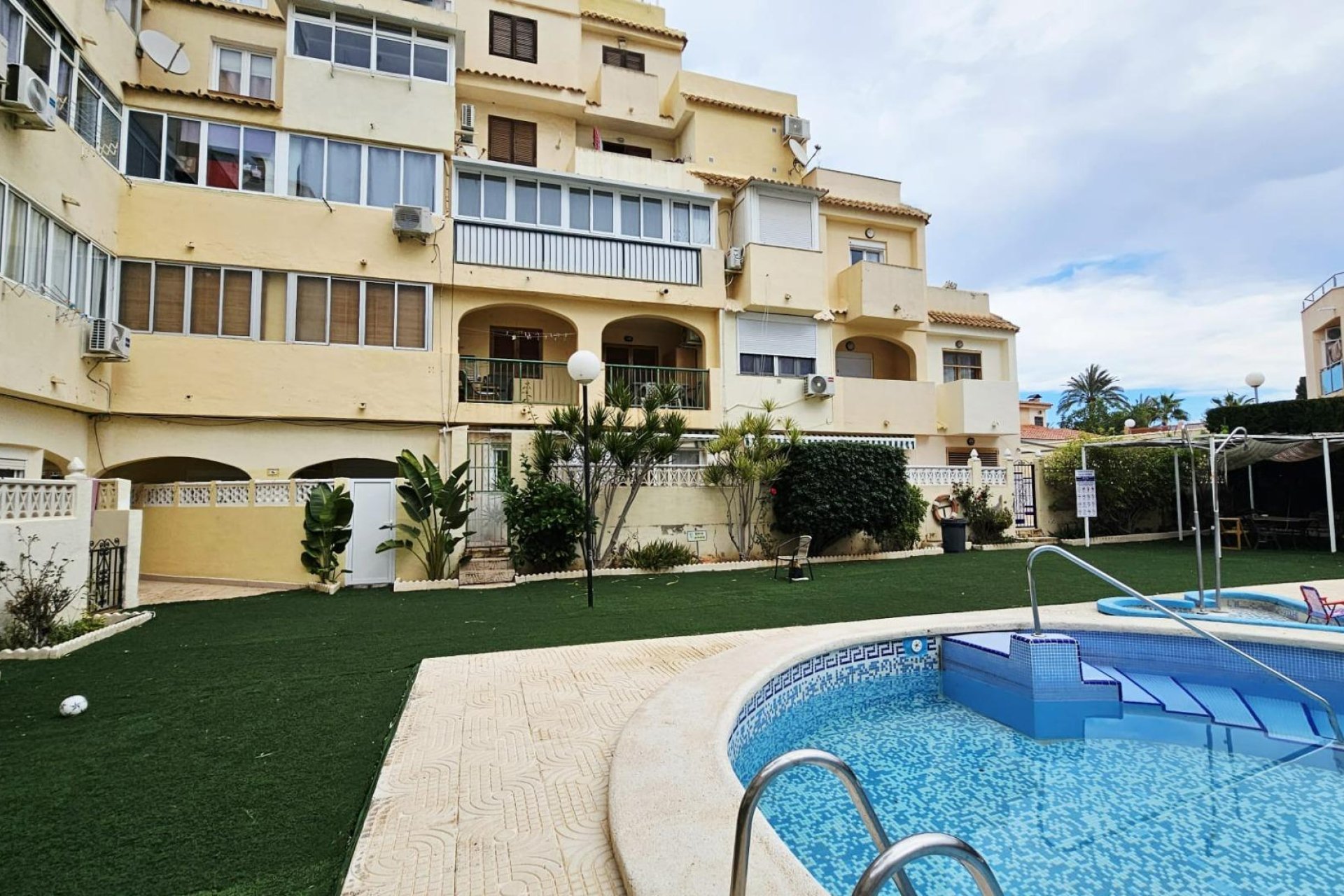 Resale - Apartment -
Torrevieja - Nueva Torrevieja