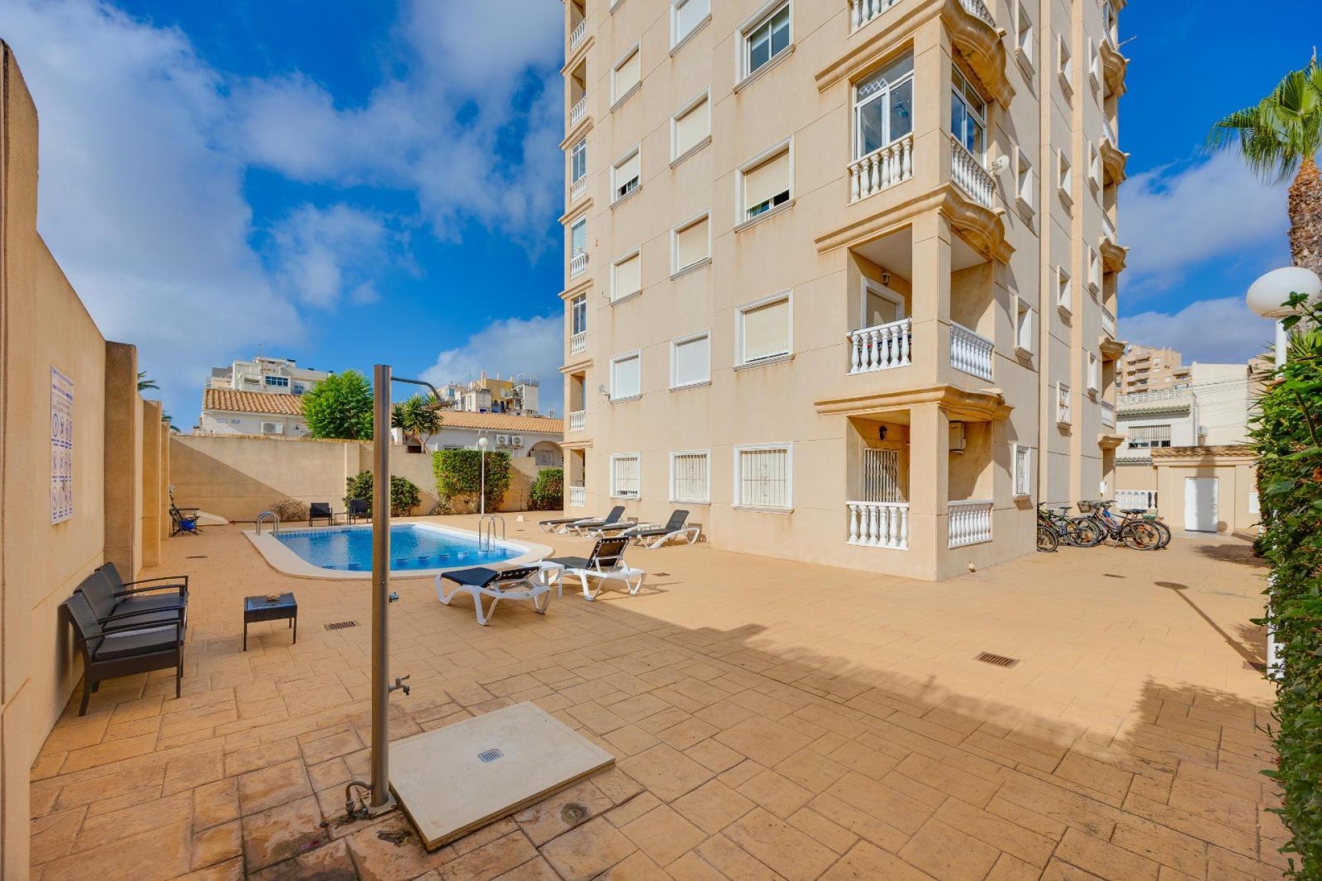Resale - Apartment -
Torrevieja - Nueva Torrevieja
