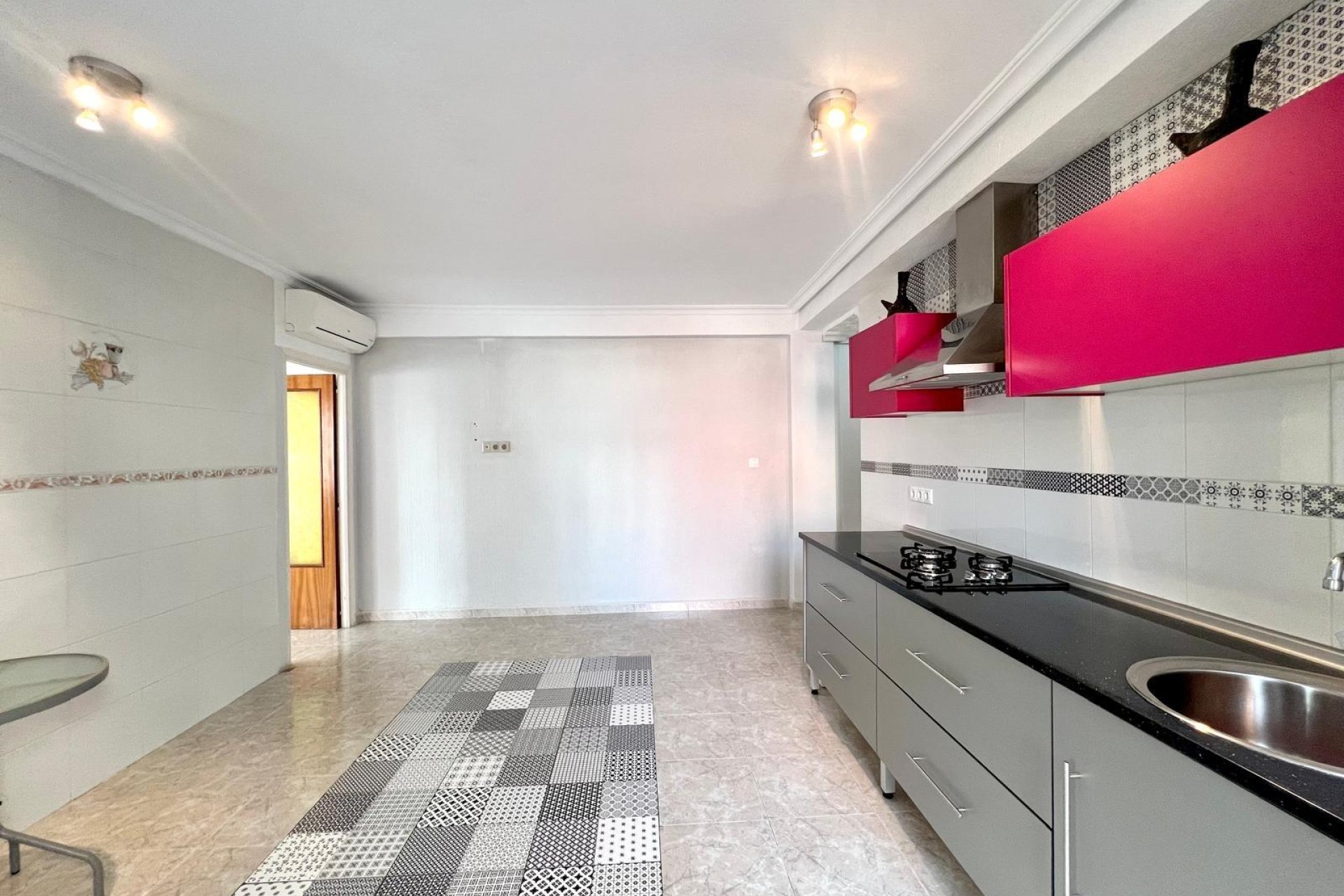 Resale - Apartment -
Torrevieja - Paseo Maritimo