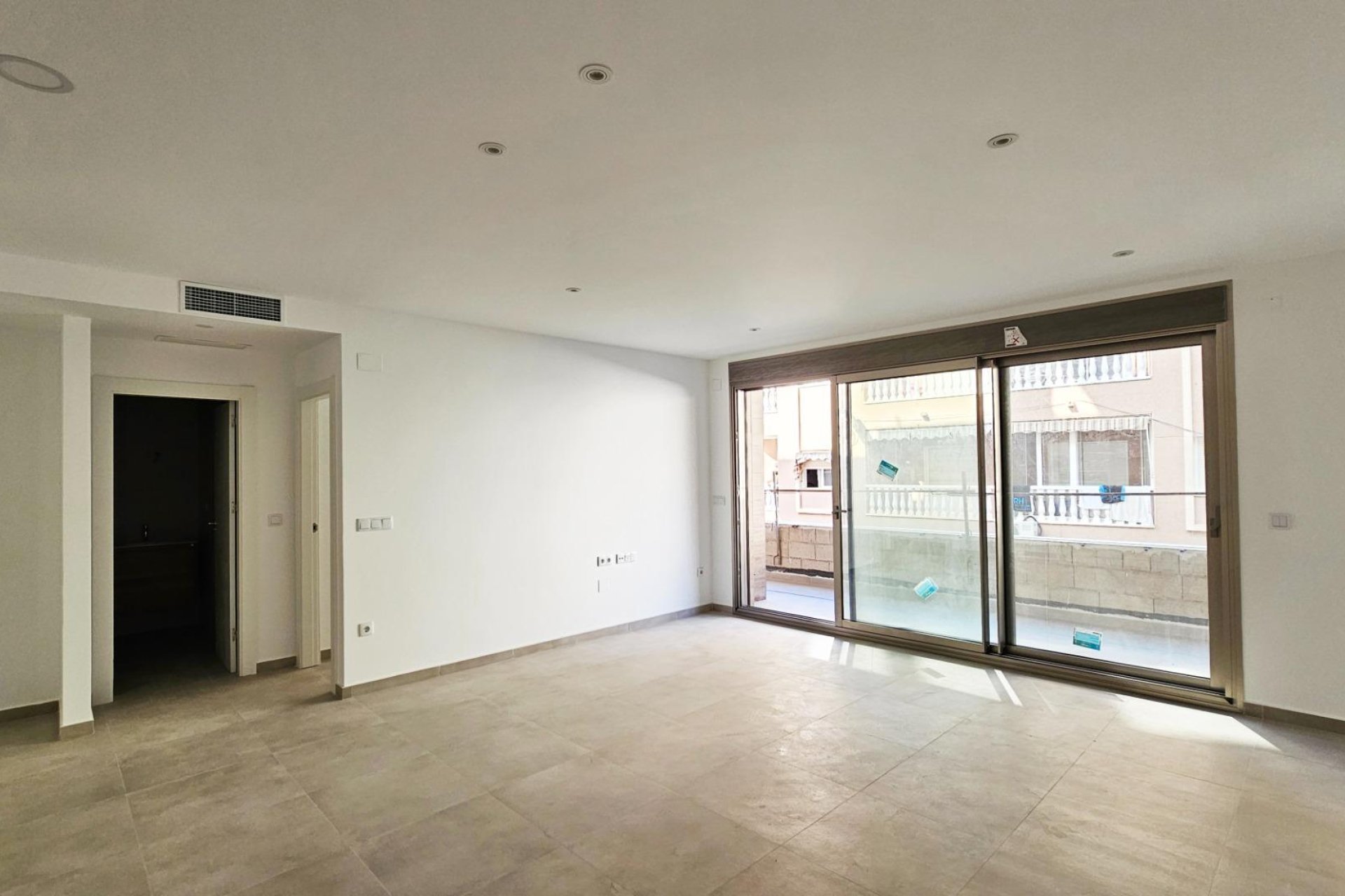 Resale - Apartment -
Torrevieja - Paseo Maritimo