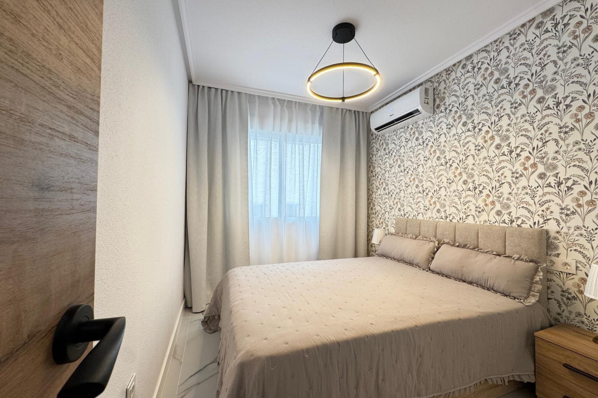 Resale - Apartment -
Torrevieja - Playa de los Locos